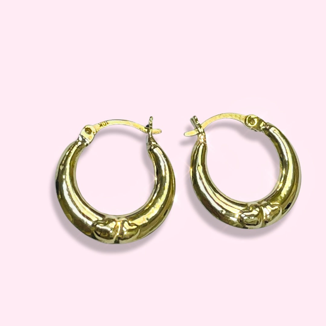 .65” 10K Yellow Gold Tapered Double Heart Pattern Hoop Earrings