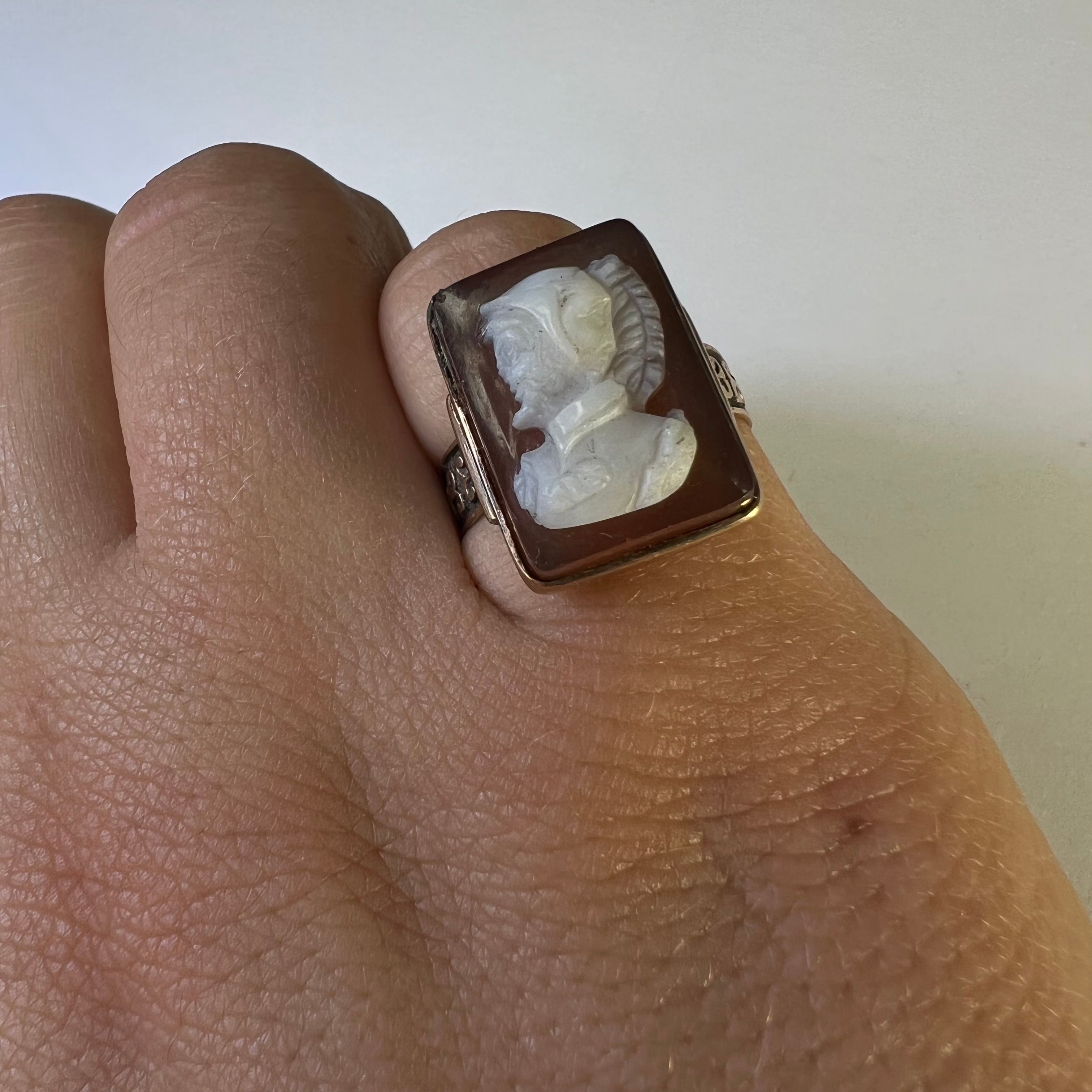 Antique Victorian 10K Rose Gold Heart Stone Cameo Engraved Band Ring Size 6.25
