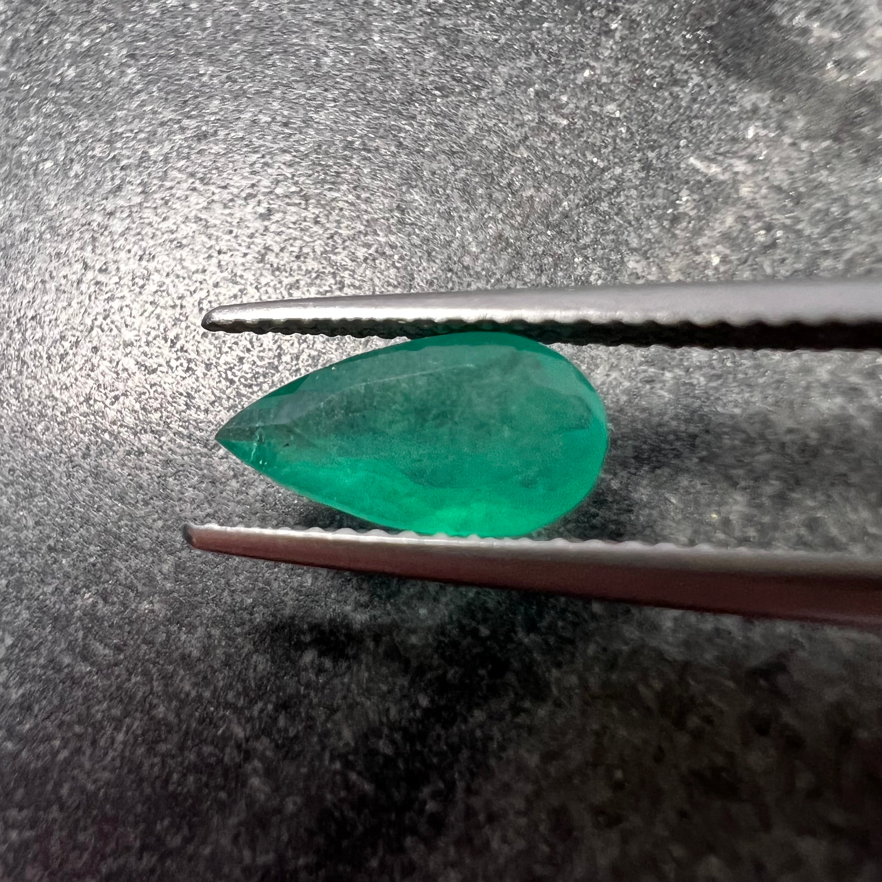 1.07CT Loose Natural Colombian Emerald Pear Cut 11.12x5.76x2.95mm