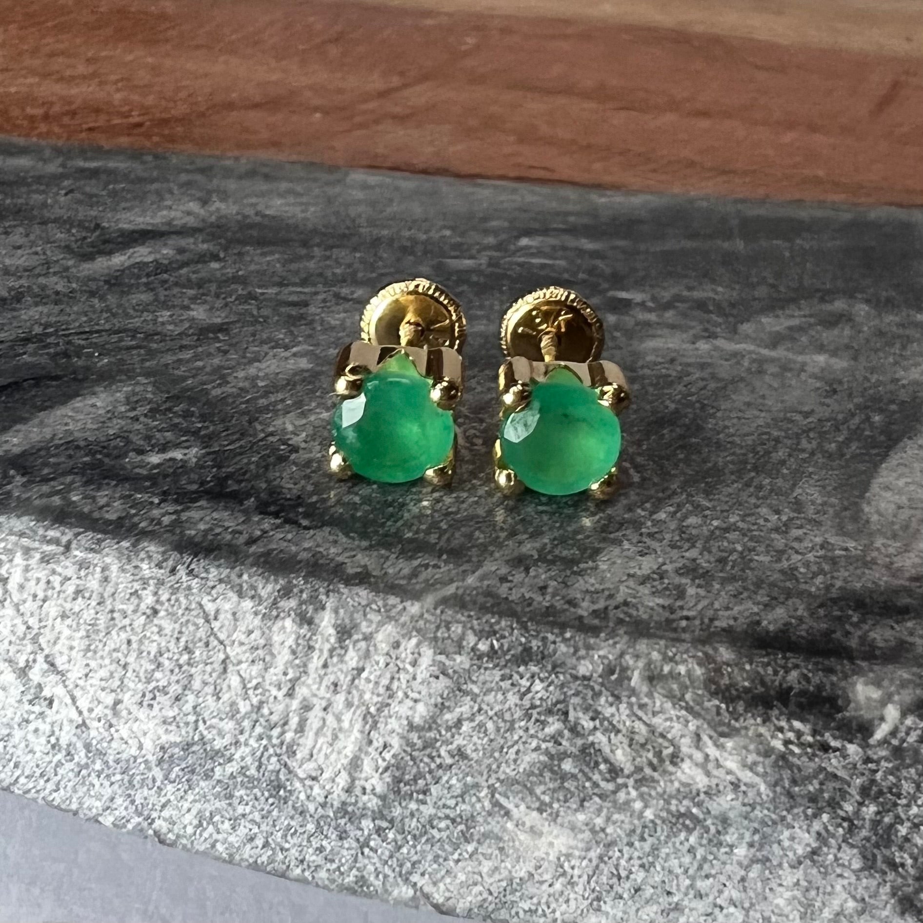 Solid 18K Yellow Gold 1CTW Round Emerald Screw Back Stud Earrings 5mm
