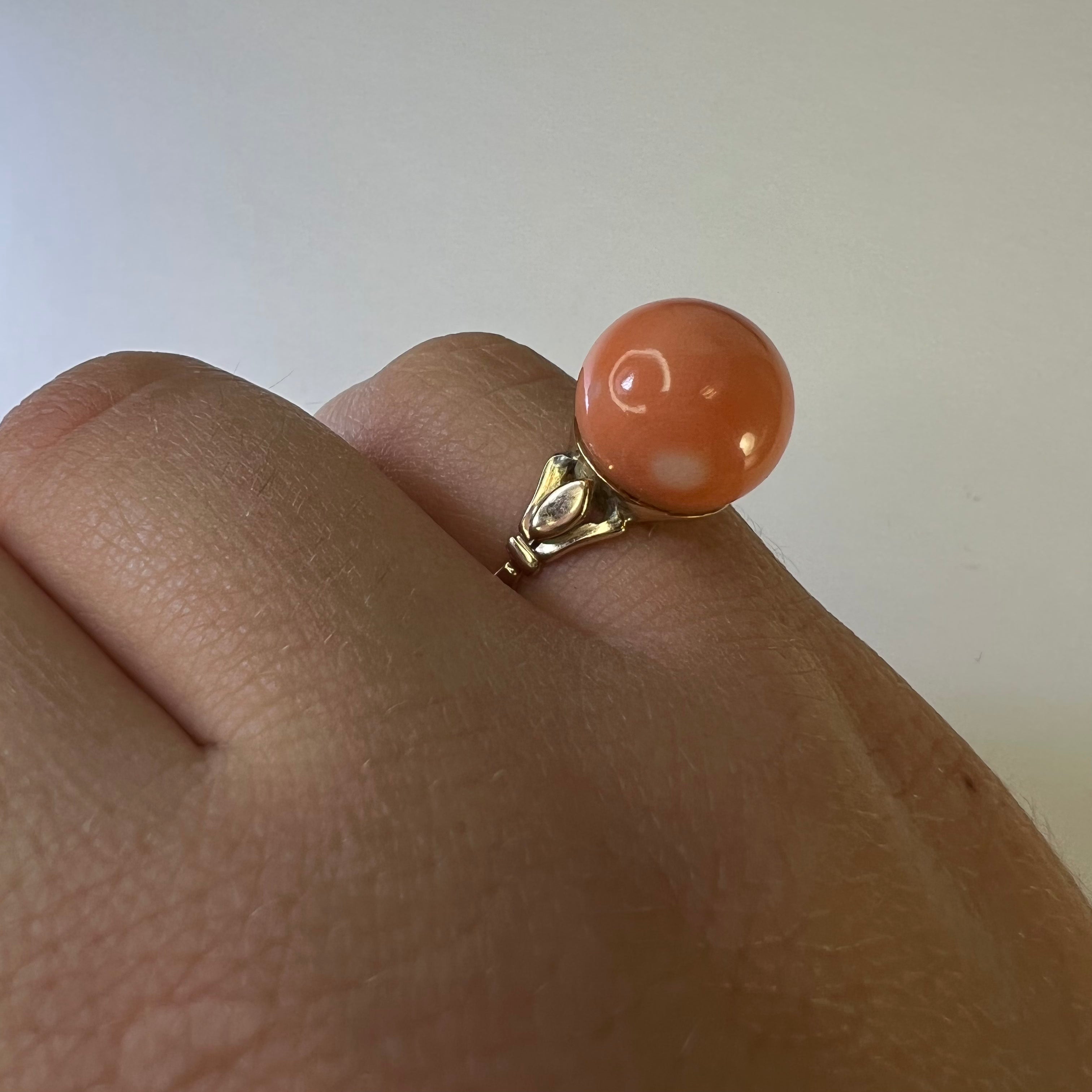 14K Yellow Gold Coral Ring Band Size 6