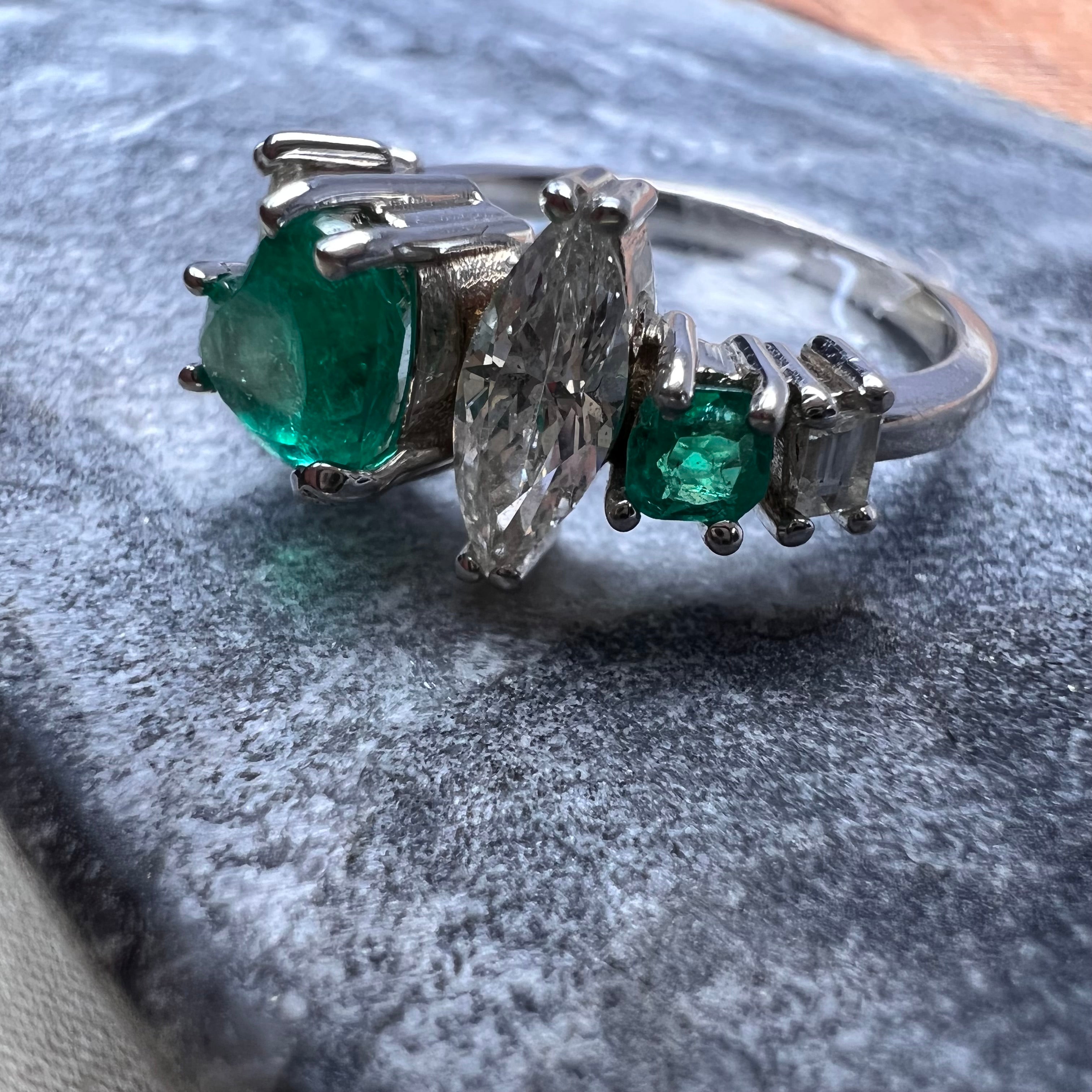 Solid 18K White Gold Multi-shape Diamond and Emerald Ring Band Size 5.5