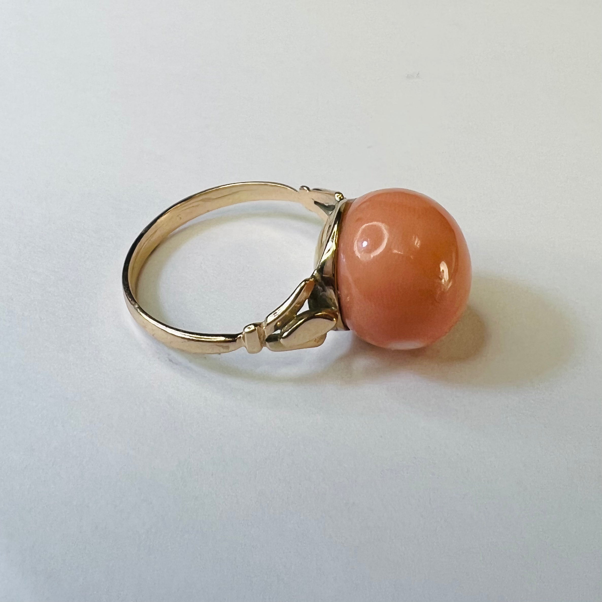 14K Yellow Gold Coral Ring Band Size 6