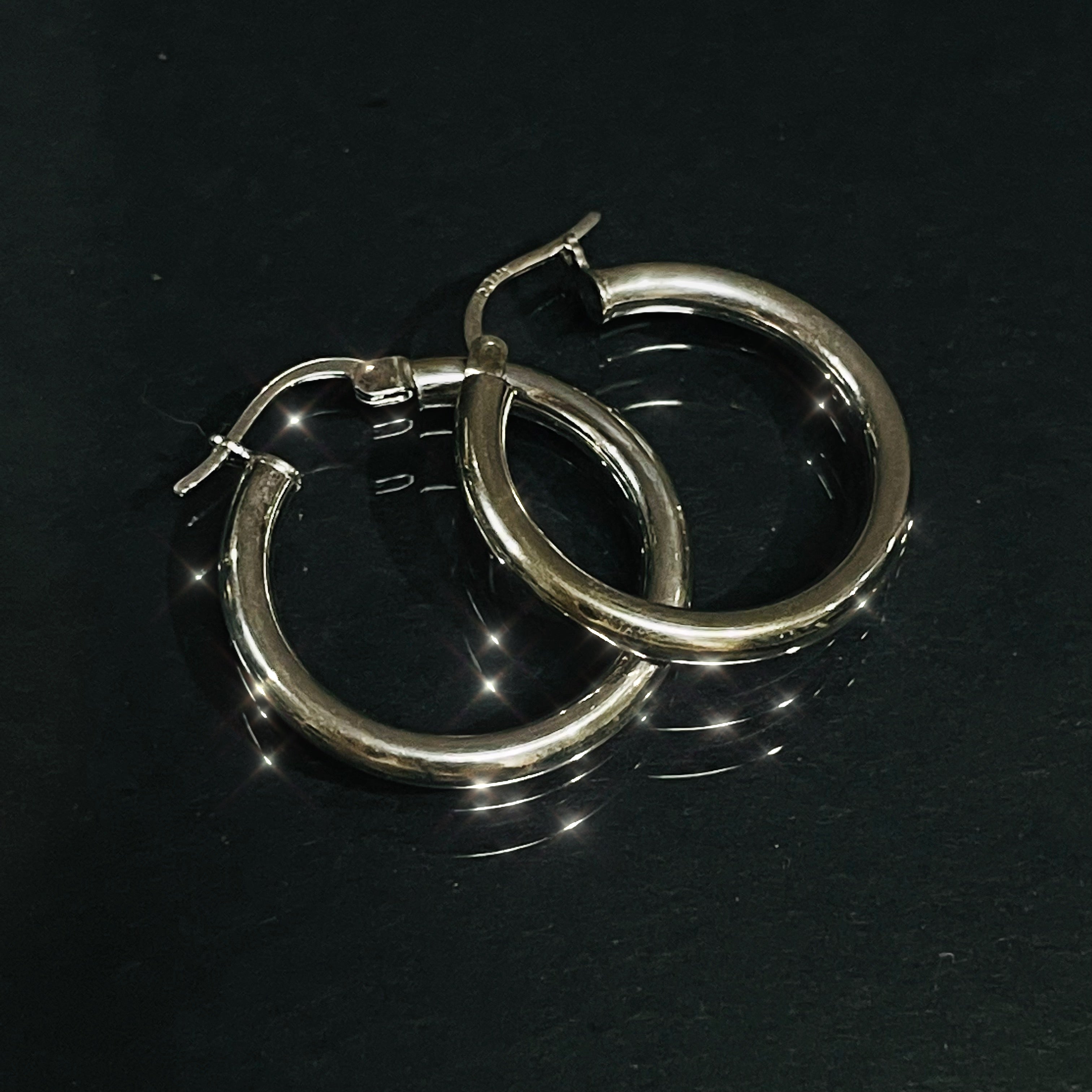 1” 3mm 14K White Gold Sleek Hoop Earrings