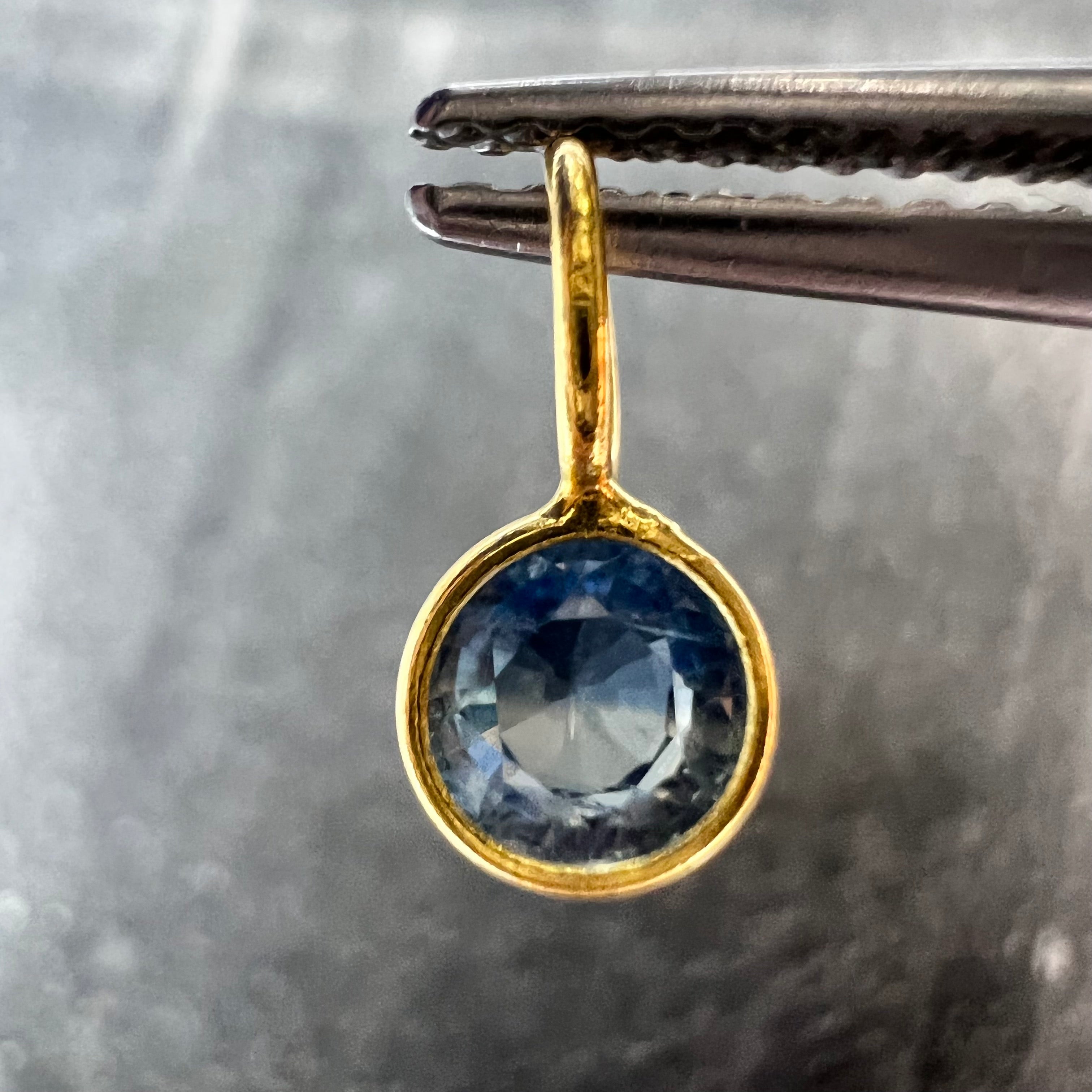 Natural Round Sapphire 14K Yellow Gold Pendant Charm 9x4.5mm