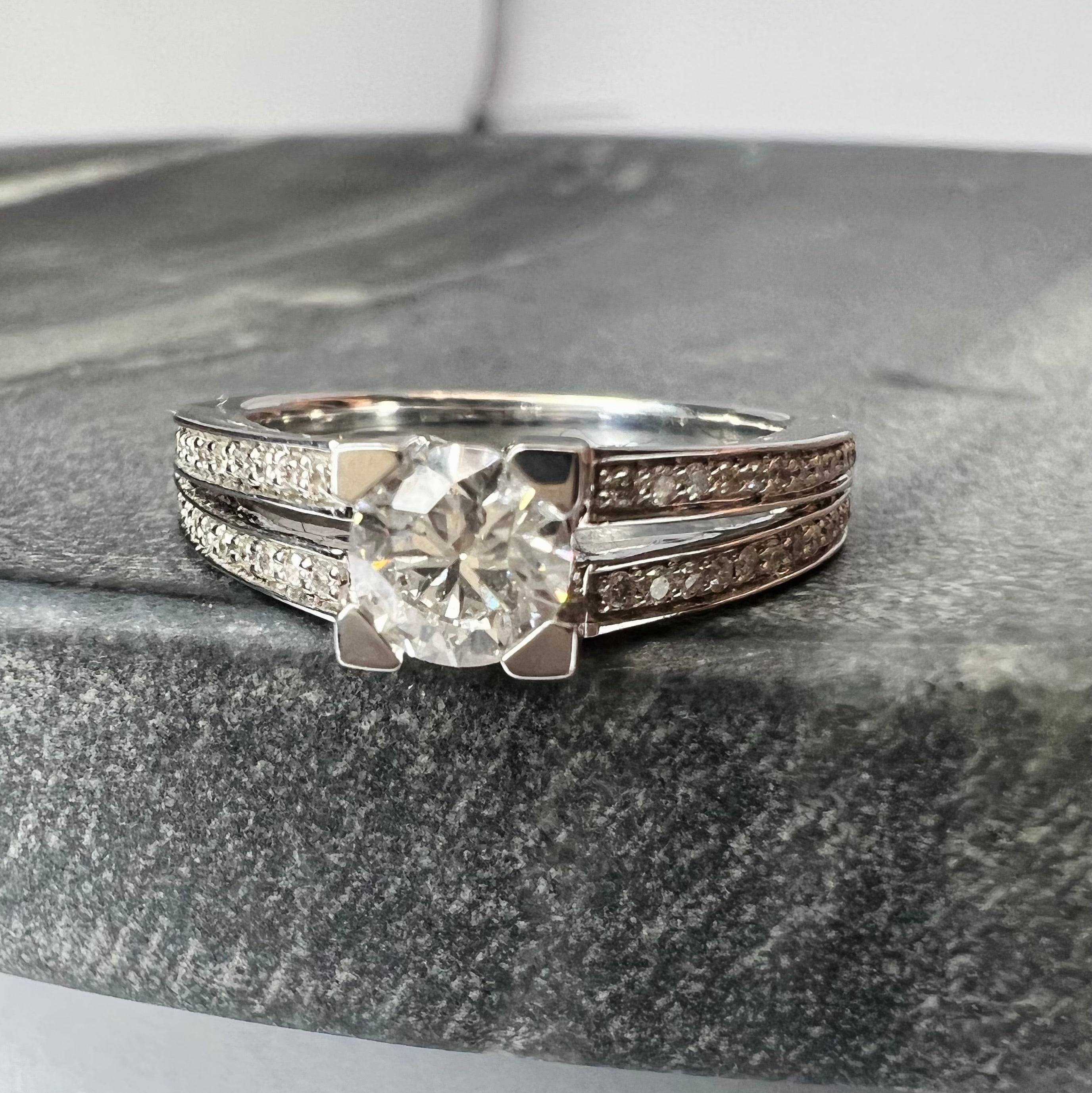 Solid 18K White Gold Modern Diamond Ring .45CT Ring Band Size 7