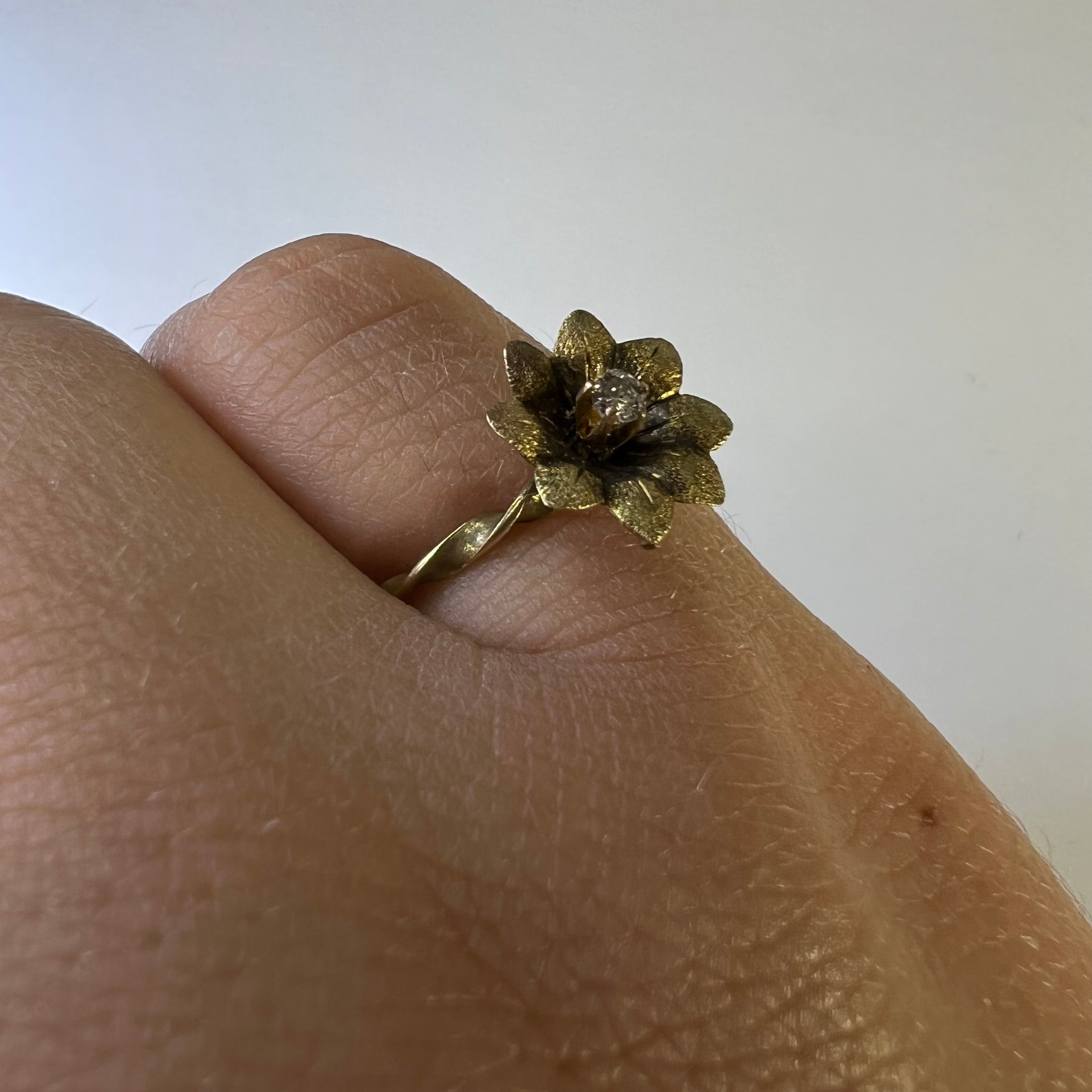 Antique 14K Yellow Gold Flower with Diamond Twisted Band Ring Size 5.75