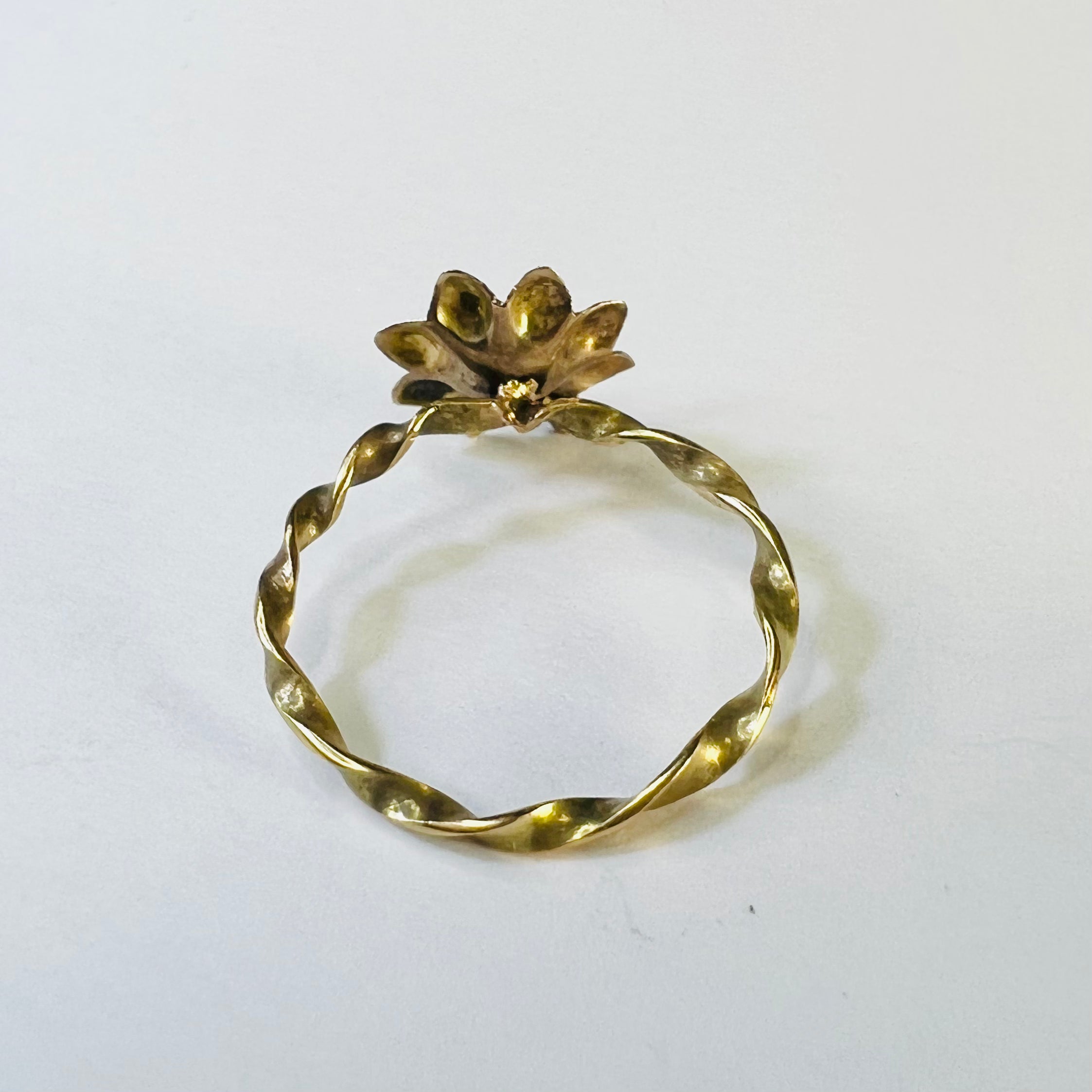 Antique 14K Yellow Gold Flower with Diamond Twisted Band Ring Size 5.75