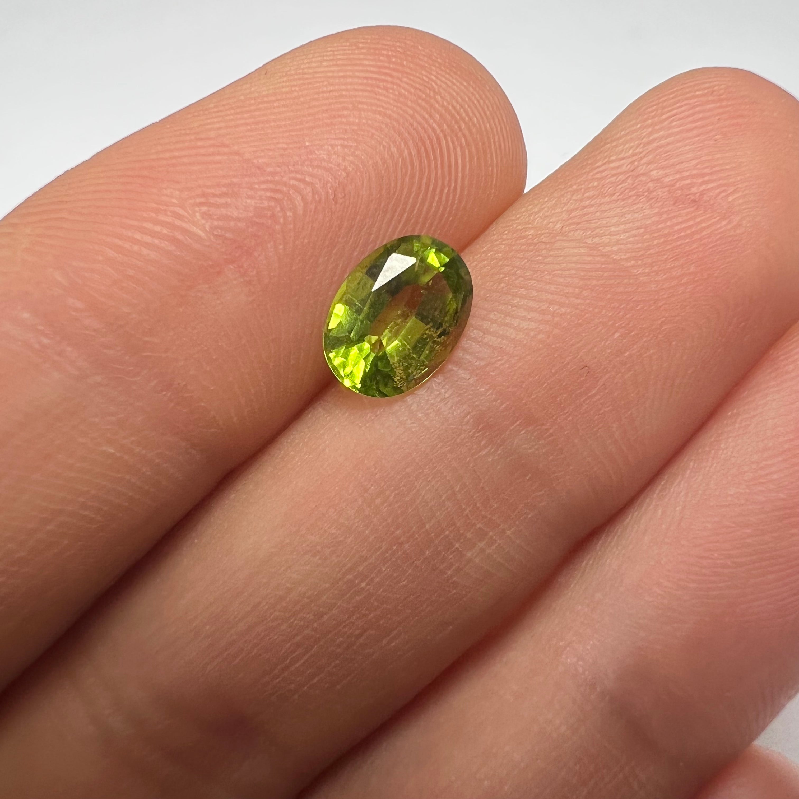 1.63CTW Loose Natural Oval Peridot 8.15x6.20x3.90mm Earth mined Gemstone