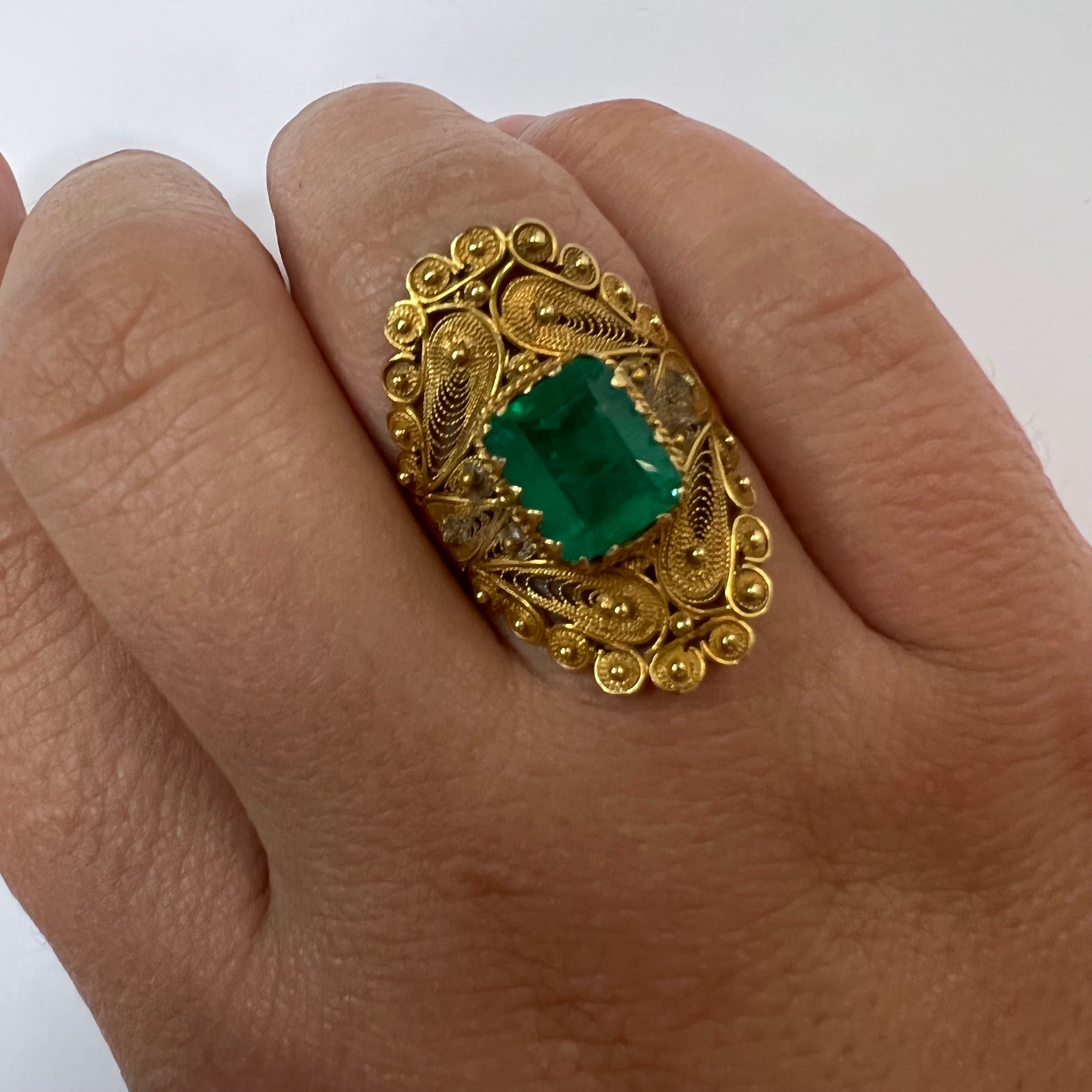 Solid 18K Yellow Gold Emerald Filigree Design Long Ring Size 8.5