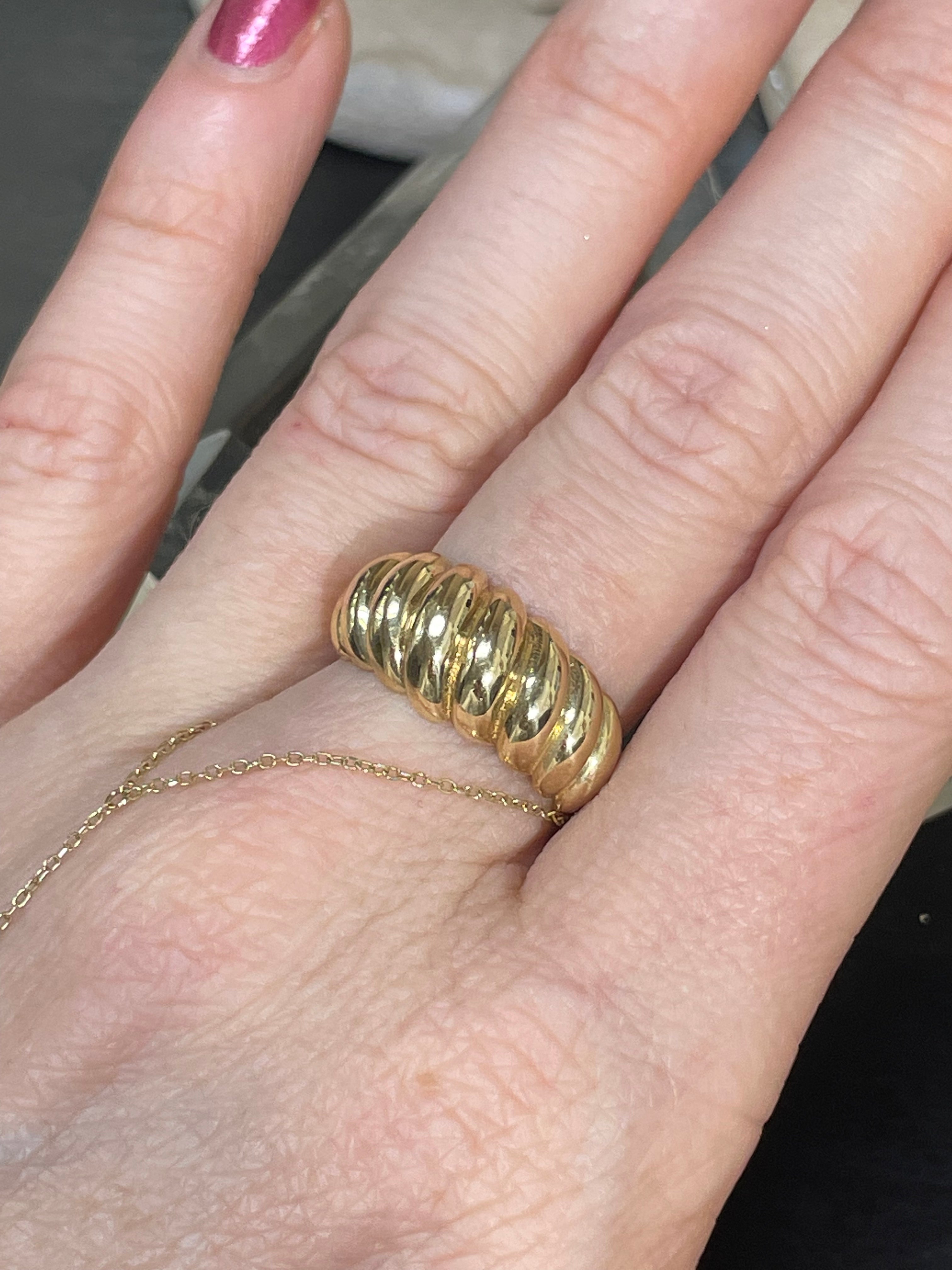 14K Yellow Gold Shrimp Ridged Ring Band Size 6
