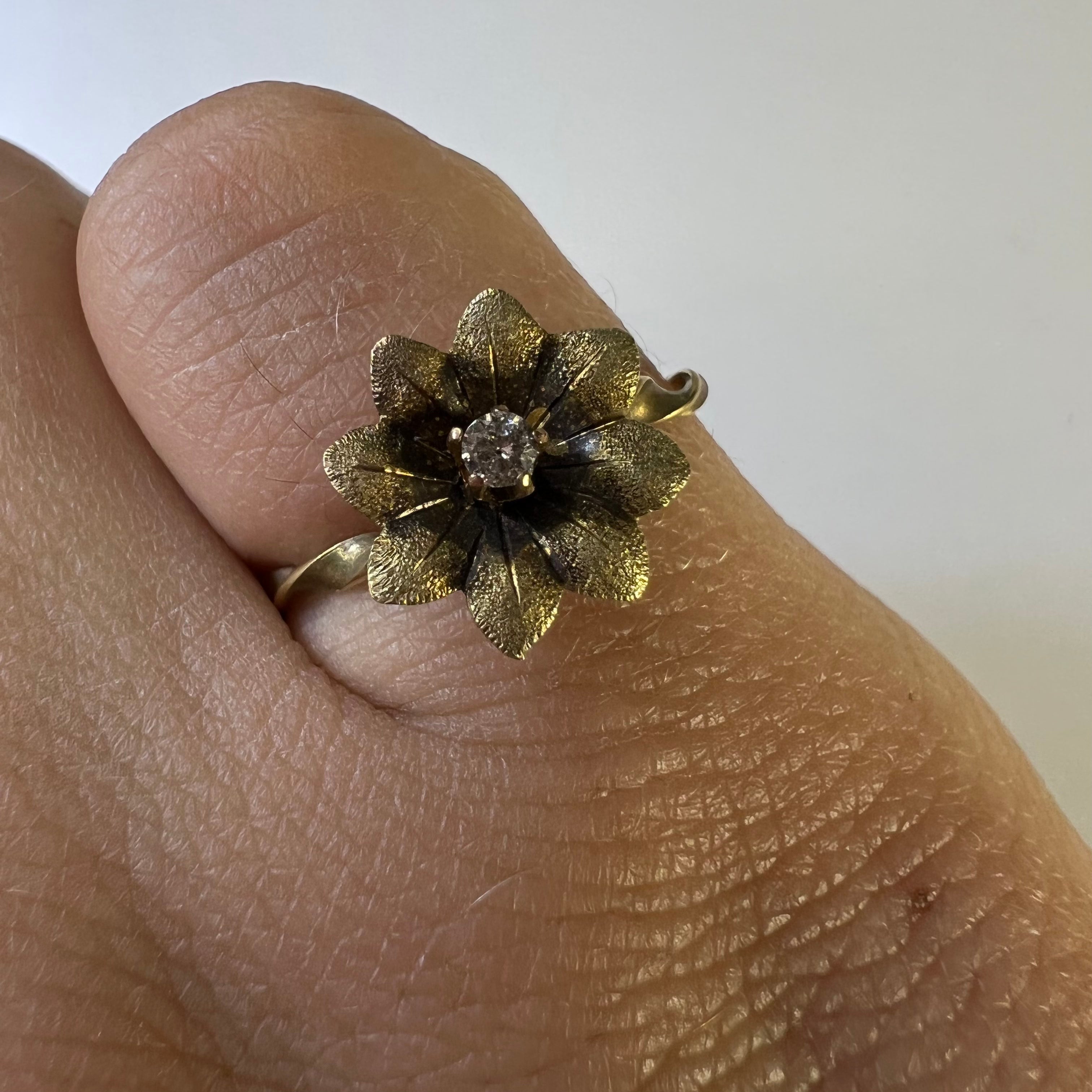 Antique 14K Yellow Gold Flower with Diamond Twisted Band Ring Size 5.75