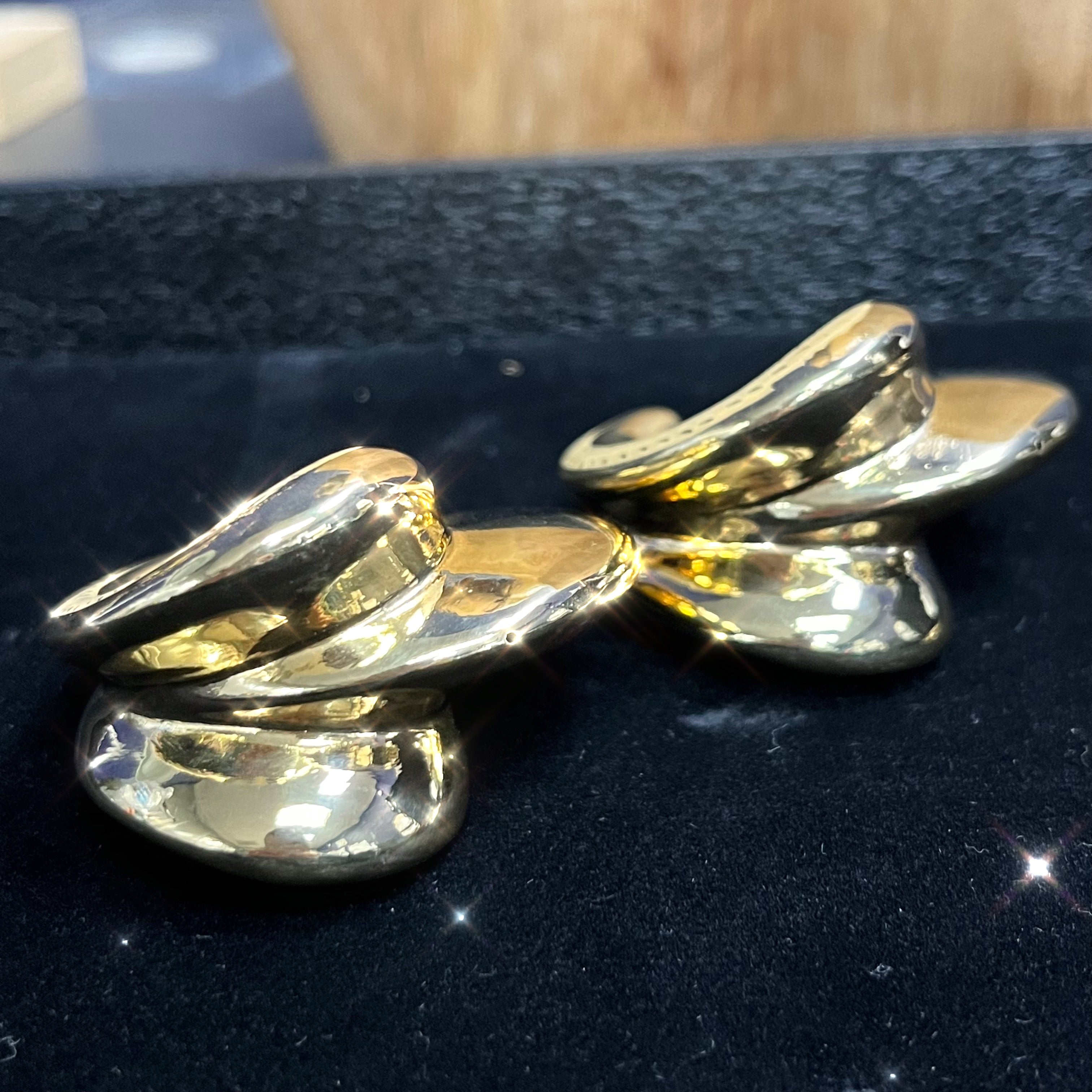 Amazing Figural 14K Yellow Gold Puffy Sleek Hoop Earrings