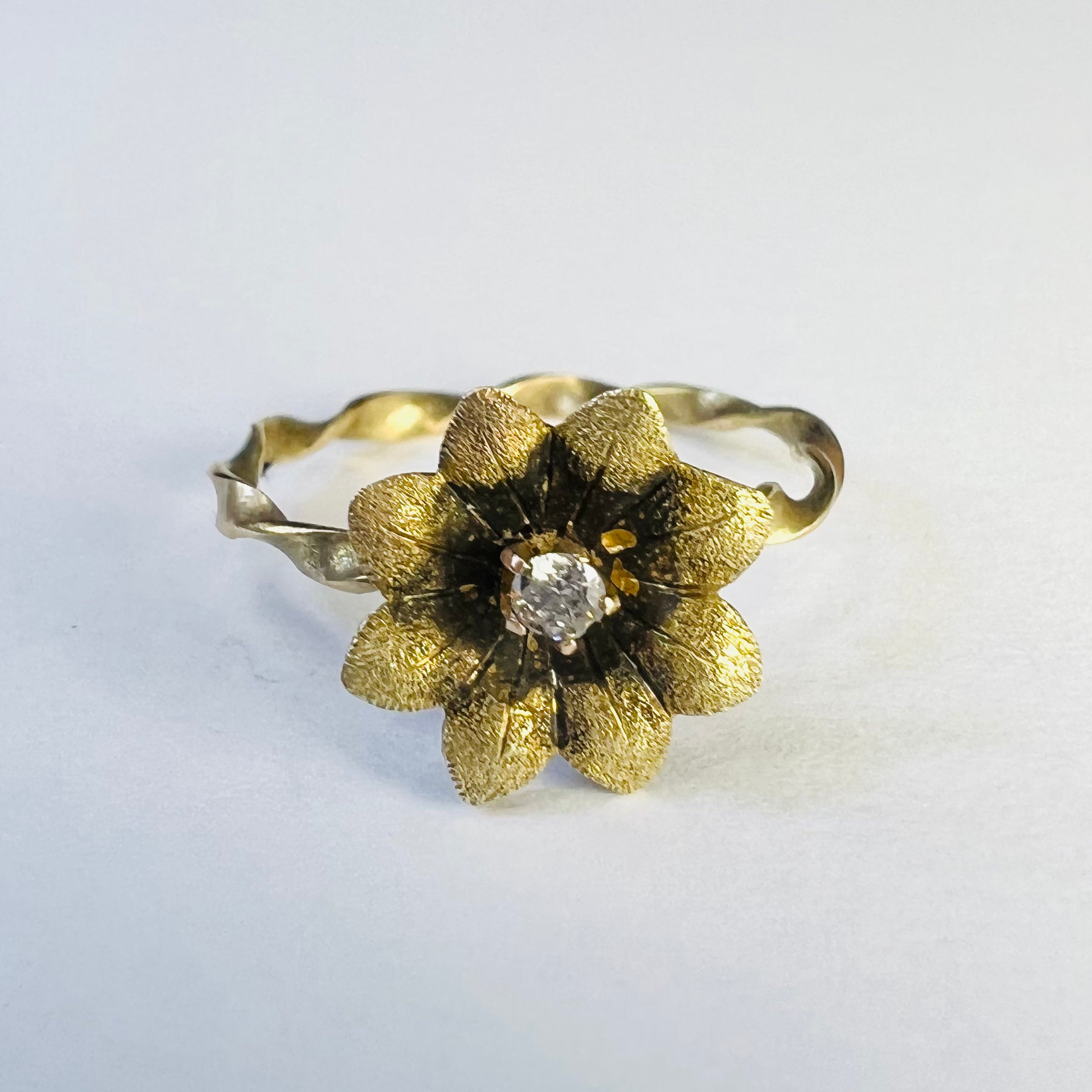 Antique 14K Yellow Gold Flower with Diamond Twisted Band Ring Size 5.75