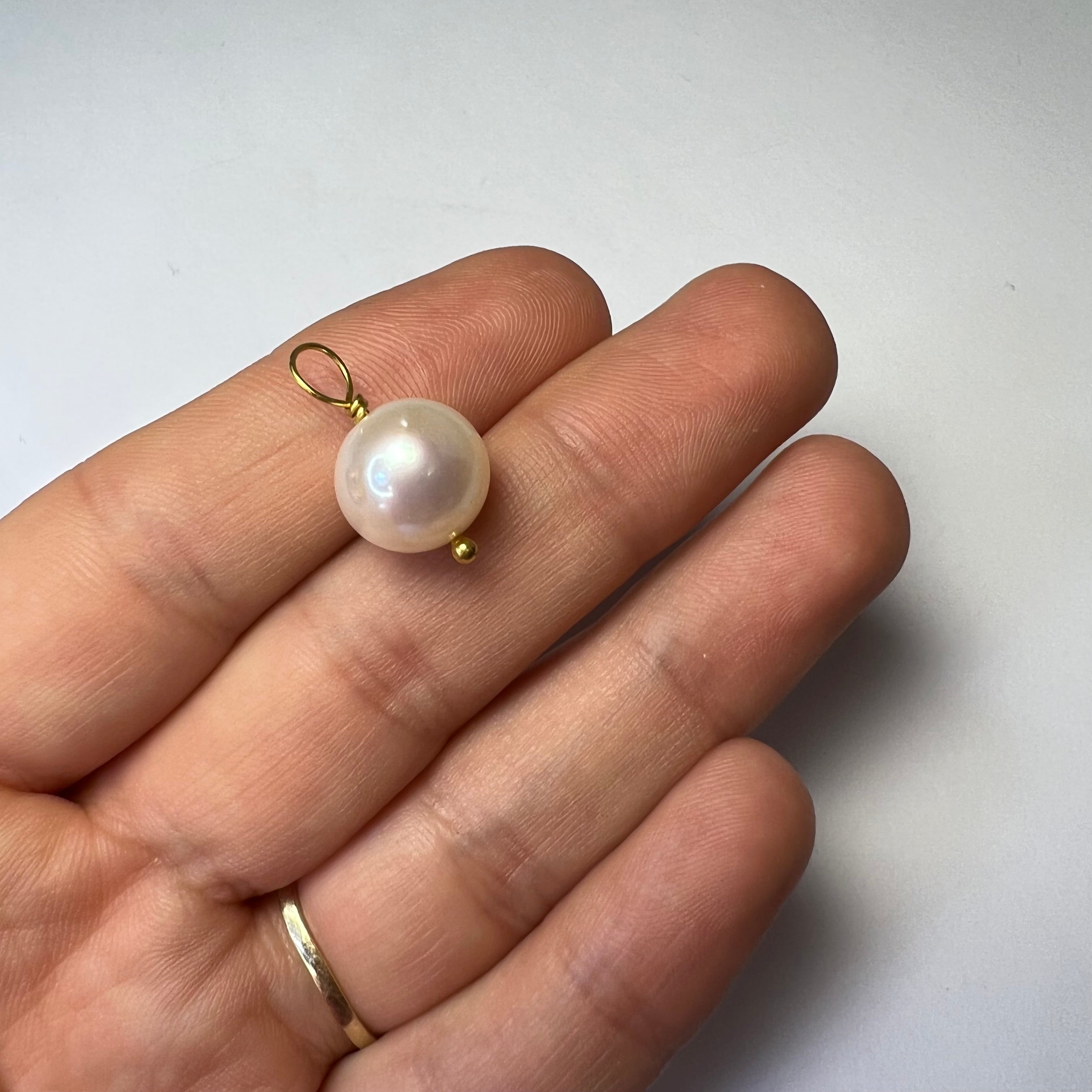 Natural Akoya Pearl 22K Yellow Gold Pendant Charm 20x11mm