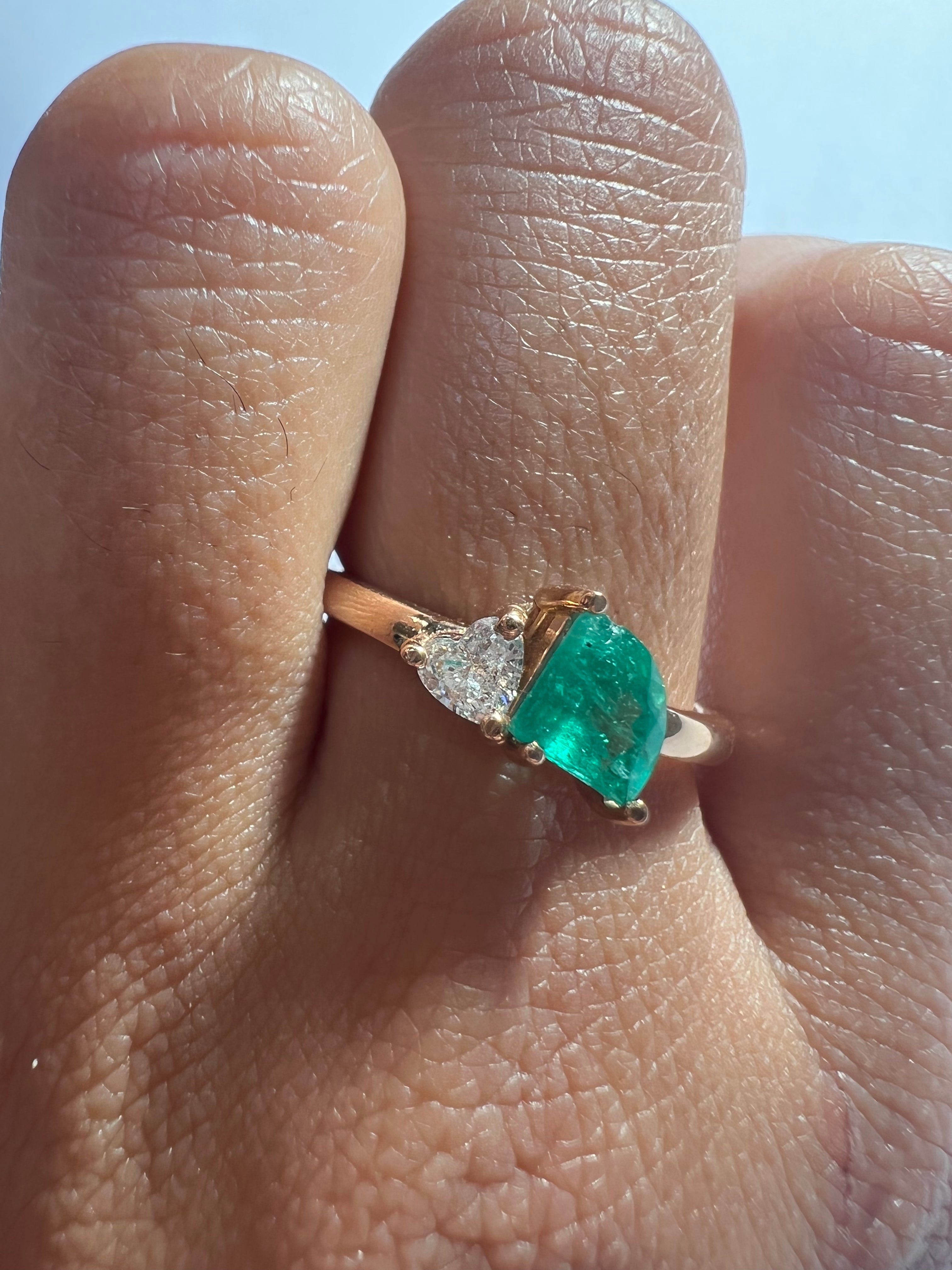 Solid 18K Rose Gold Diamond and Emerald Ring Band Size 7