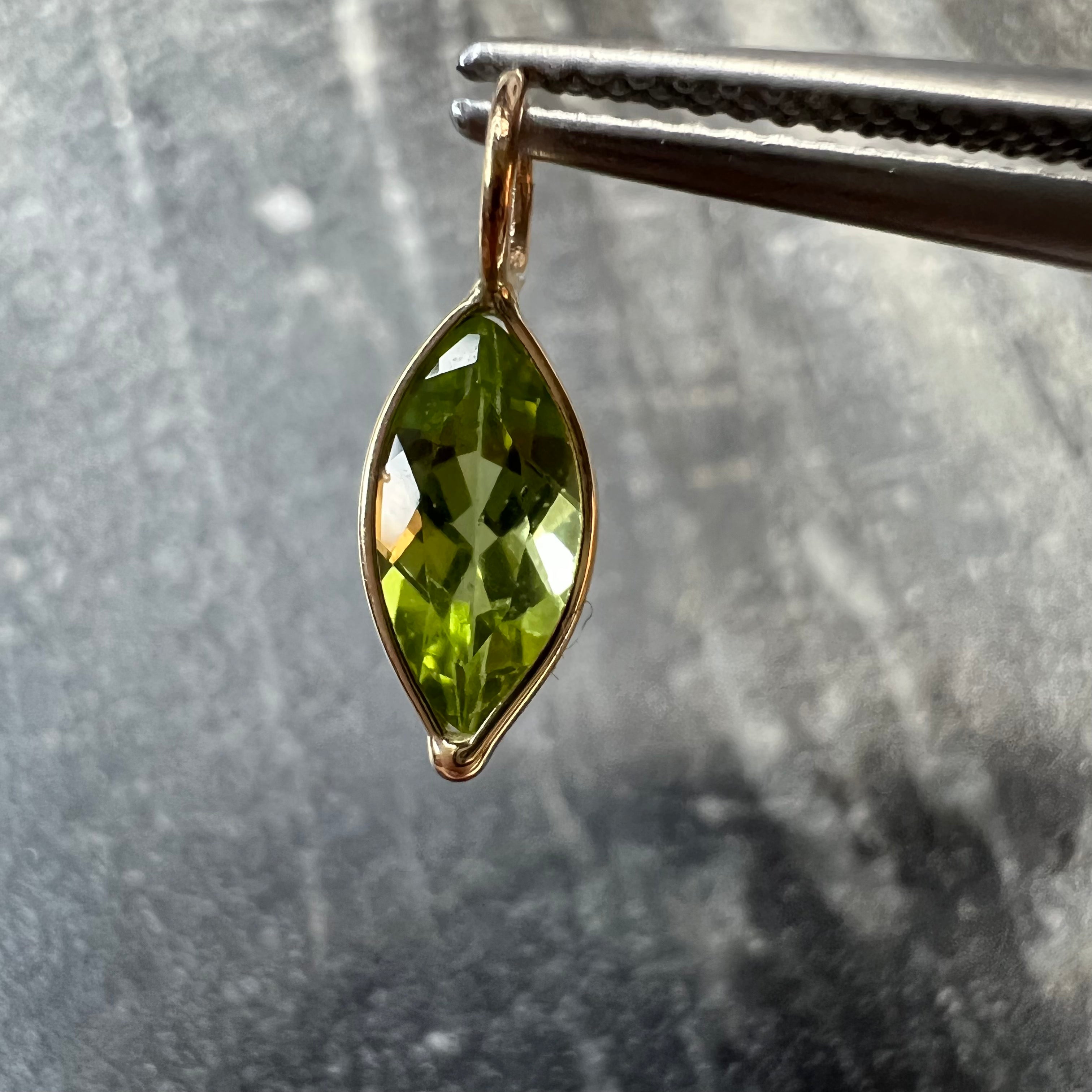 .90CT Natural Marquise Peridot 14K Yellow Gold Pendant Charm 14x4.5mm