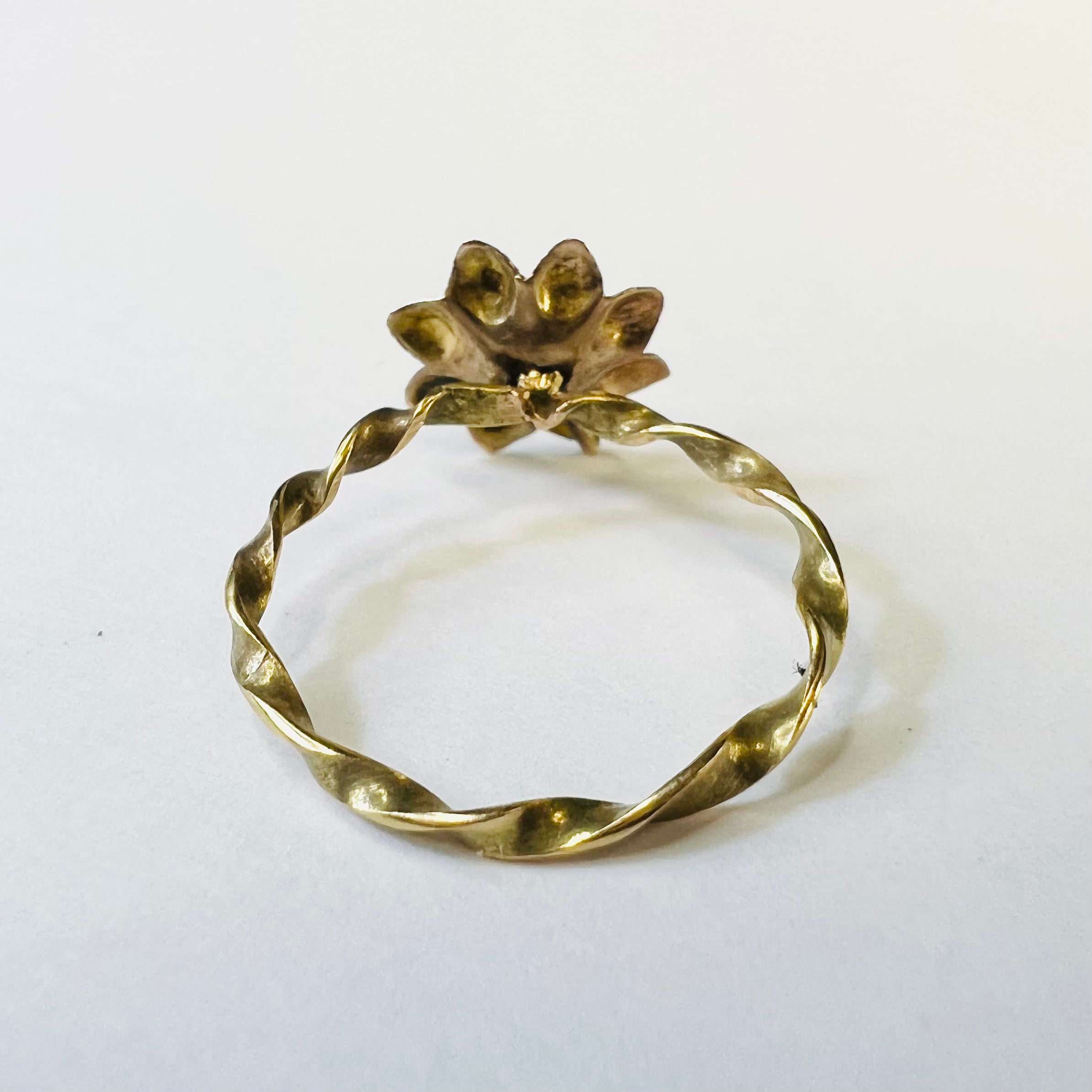 Antique 14K Yellow Gold Flower with Diamond Twisted Band Ring Size 5.75