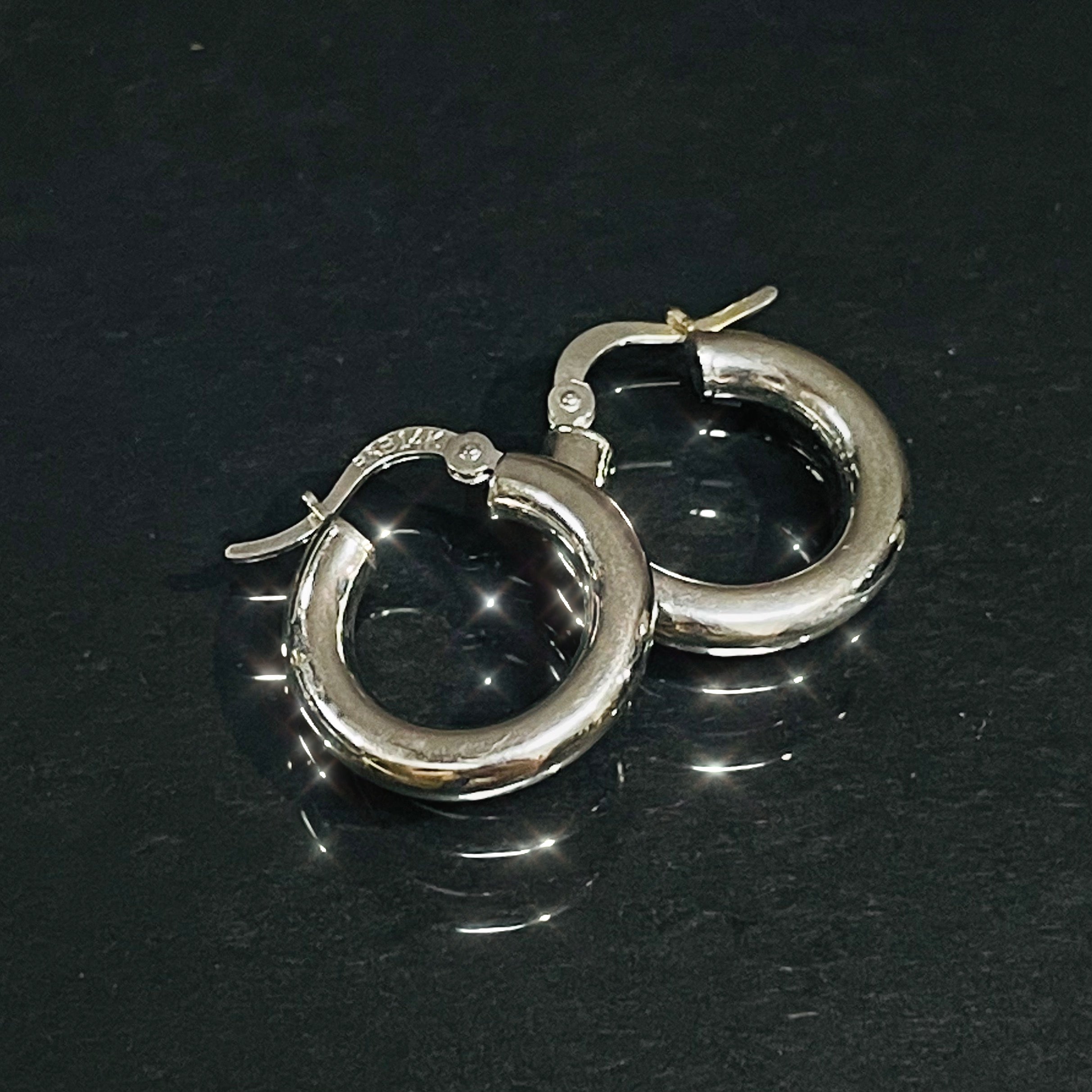.65” 3mm 14K White Gold Sleek Hoop Earrings
