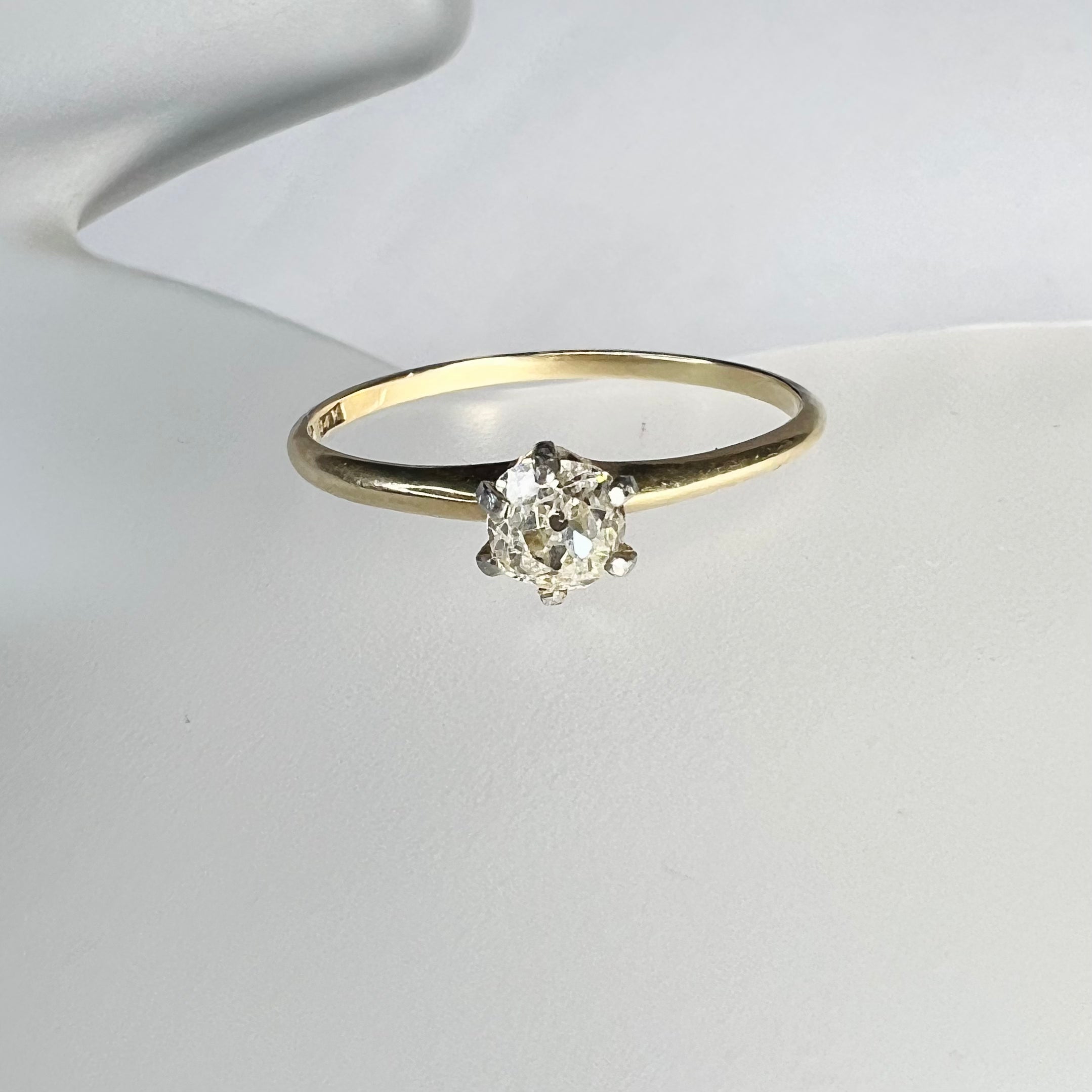 Solid 14K Yellow Gold Solitaire Diamond Ring Band Size 8.25