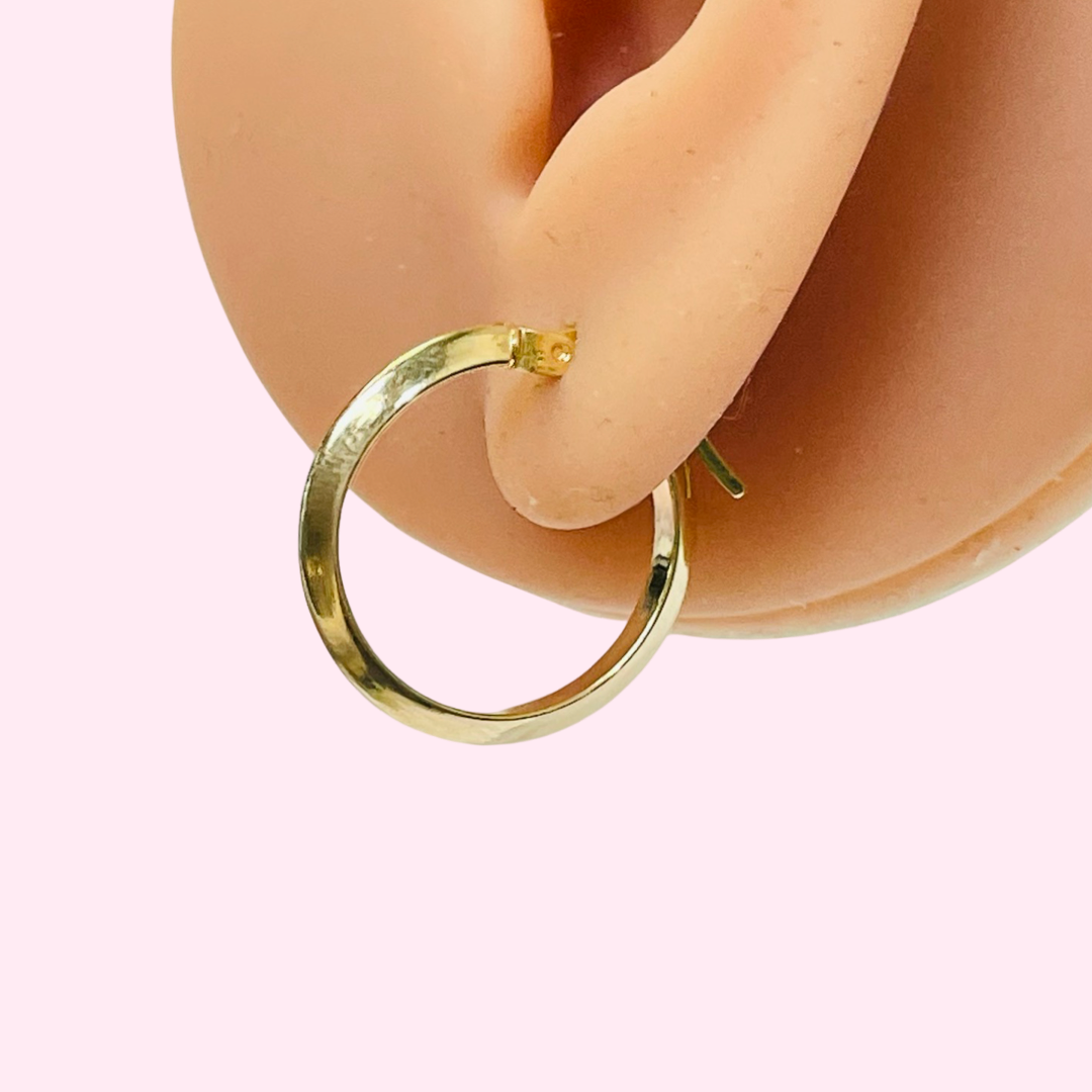 .80” 3mm 10K Yellow Gold Knife’s Edge Round Hoop Earrings