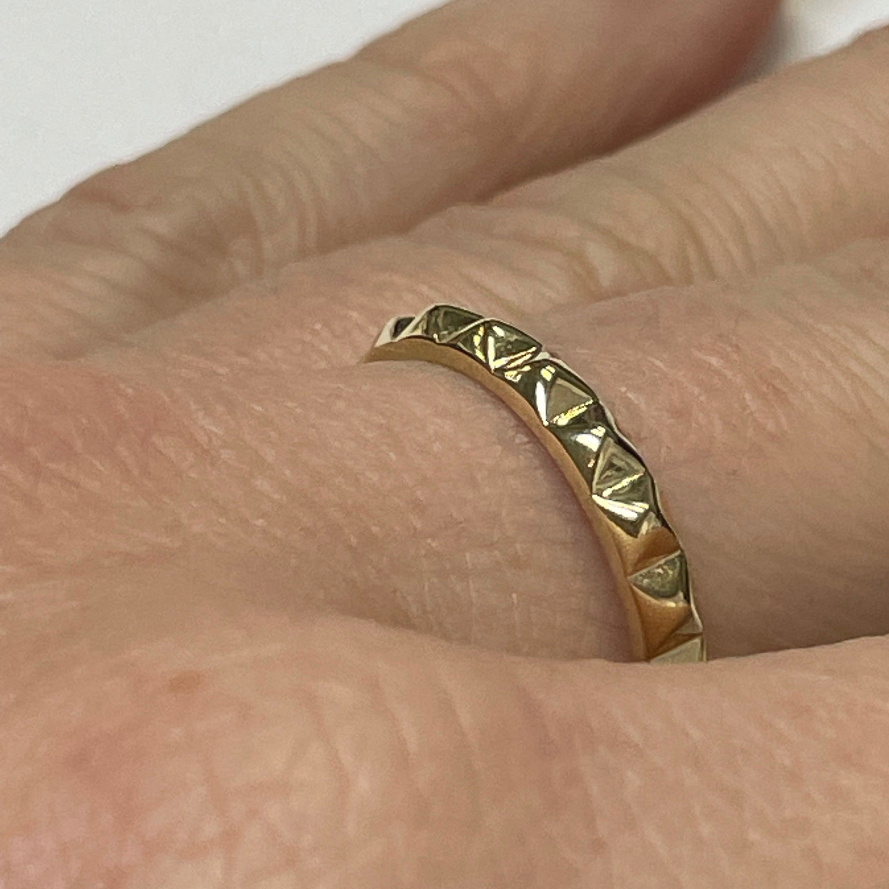14K Yellow Gold Soft Spike Eternity Band Size 7