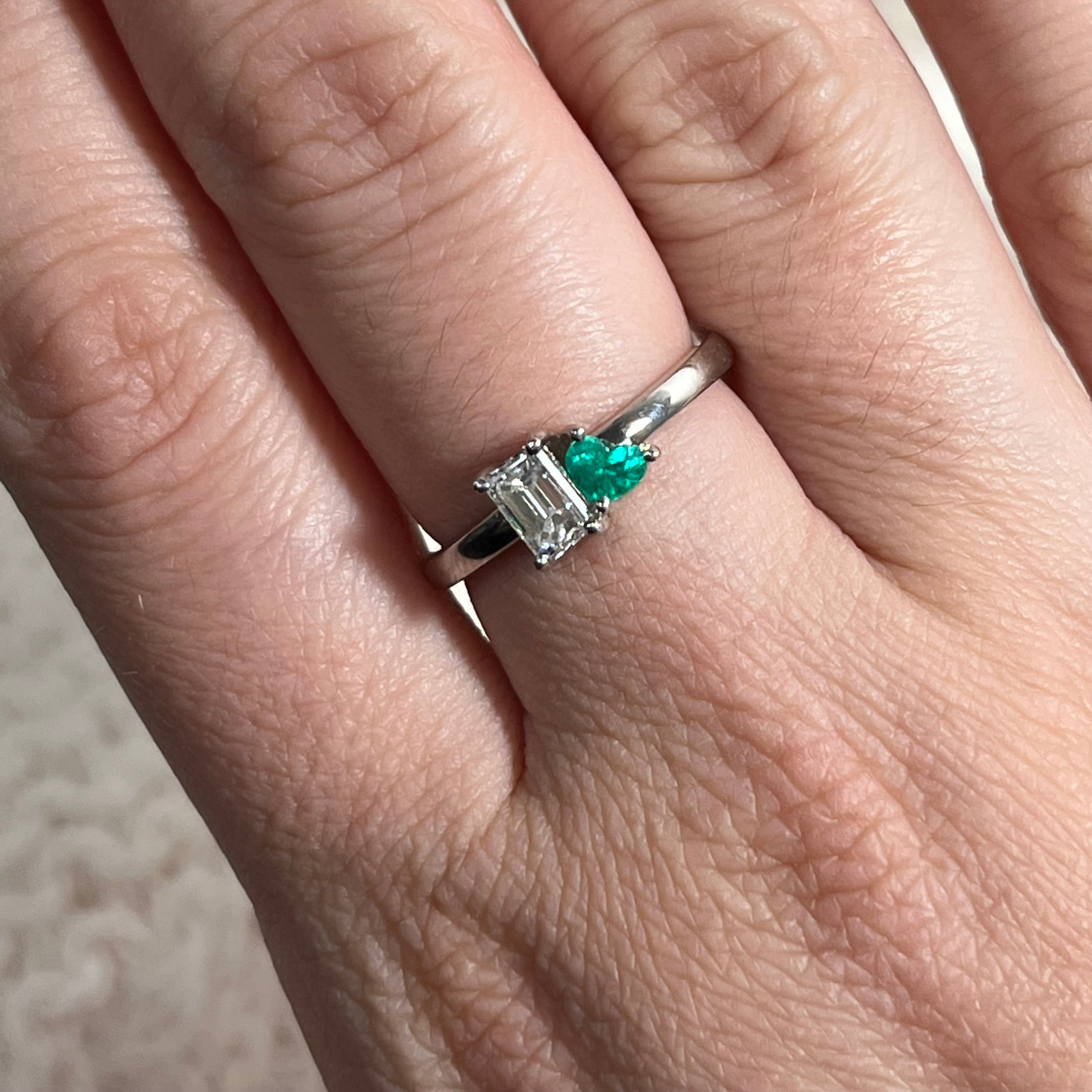 18K White Gold Emerald Heart and Baguette Diamond Toi et Moi Ring Band Size 7