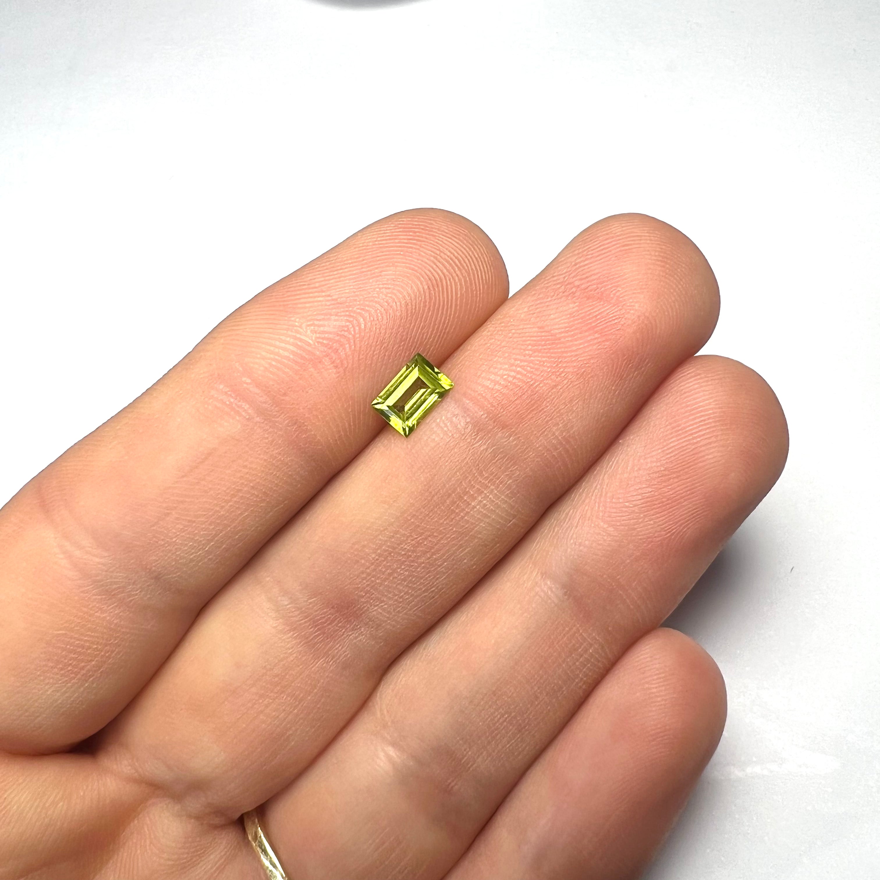 .62CT Loose Natural  Peridot Baguette 6.09x4.18x2.62mm Earth mined Gemstone