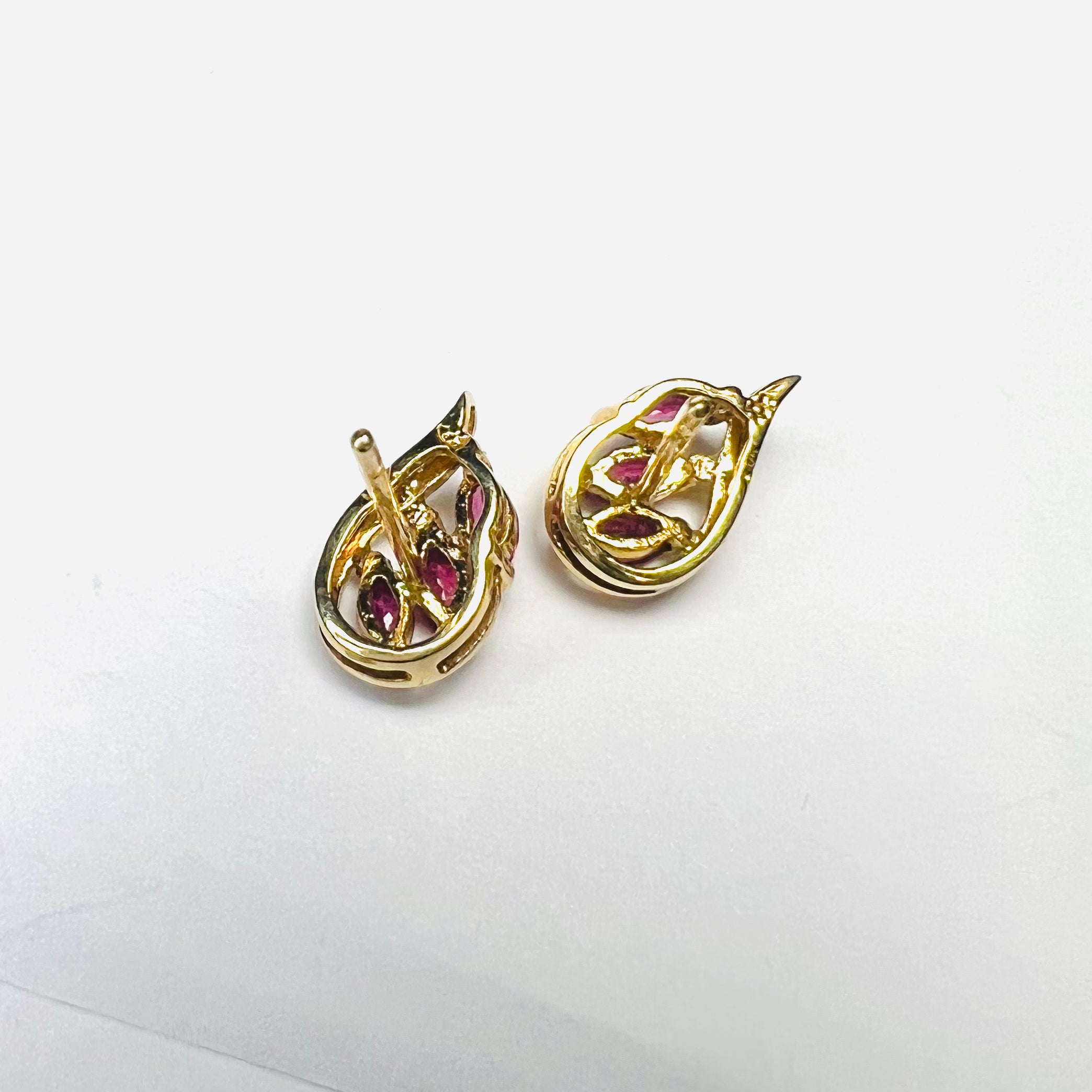 14K Yellow Gold Cherry Leaf .65ctw Ruby Earring Pushback Studs 12x6mm