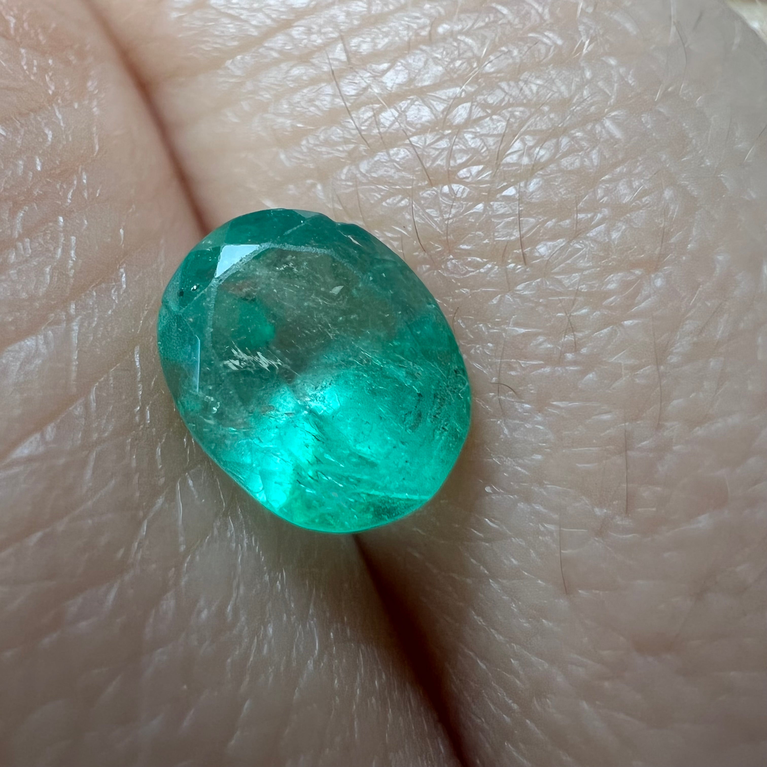1.34CT Loose Natural Colombian Emerald Oval Shape 7.33x5.86x5.29mm