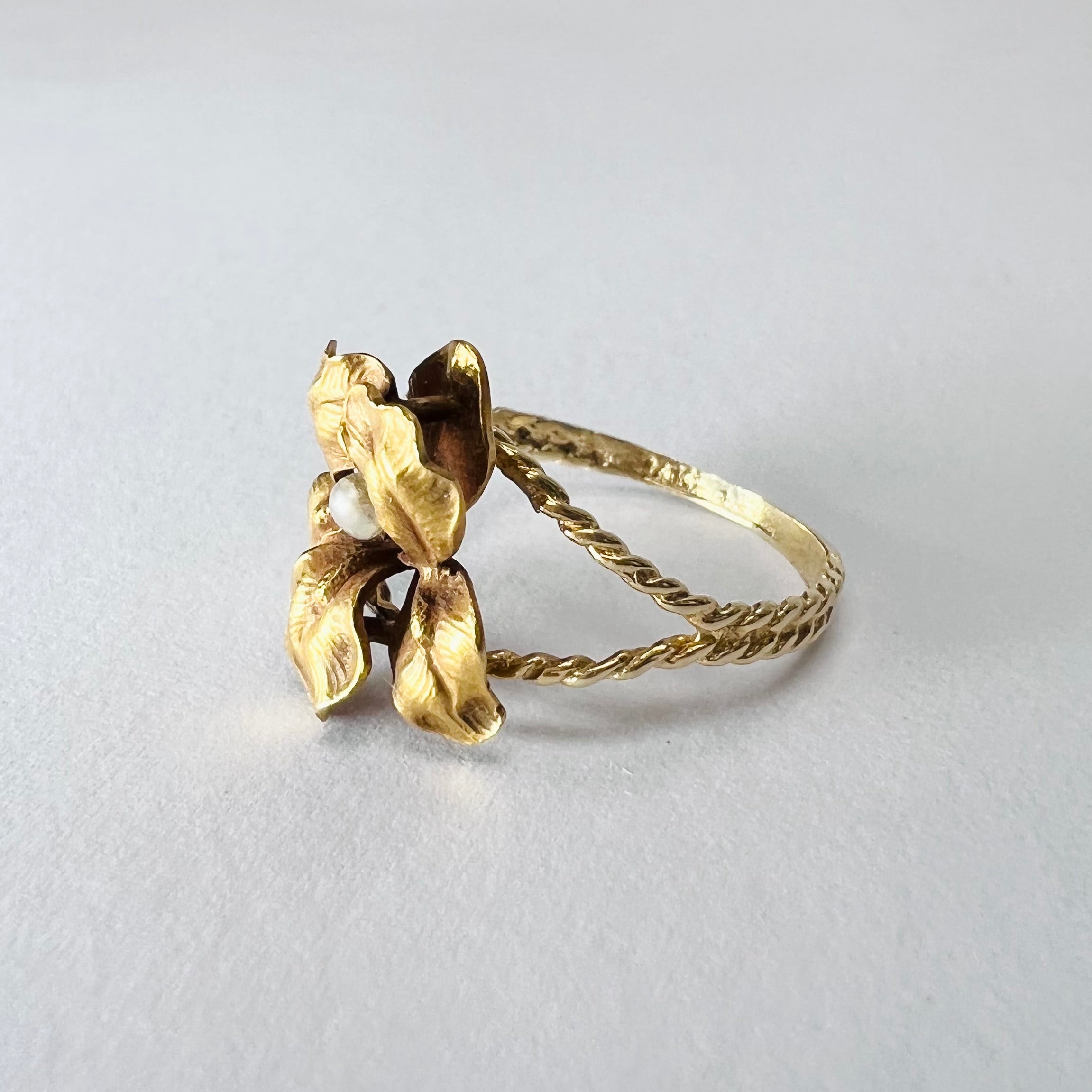 Solid 14K Yellow Gold Pearl and Golden Leaf Twisted Ring Band Size 5.75