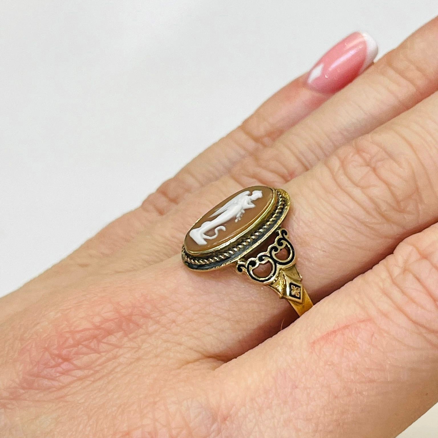 Antique Cameo Ring 18K Size 8.5