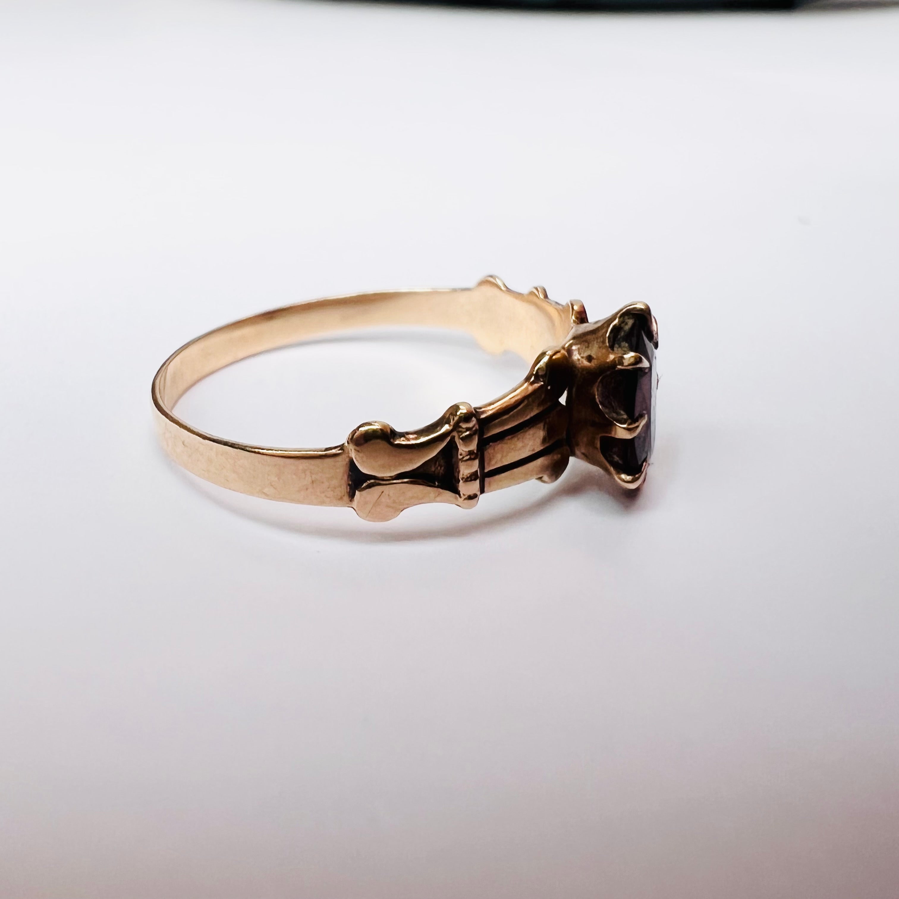 Antique 14K Rose Gold Oval Garnet Engraved Band Ring Size 6.25