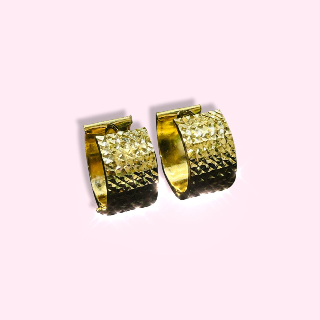 .75” 10mm 14K Yellow Gold Reversible Huggie Hoop Earrings