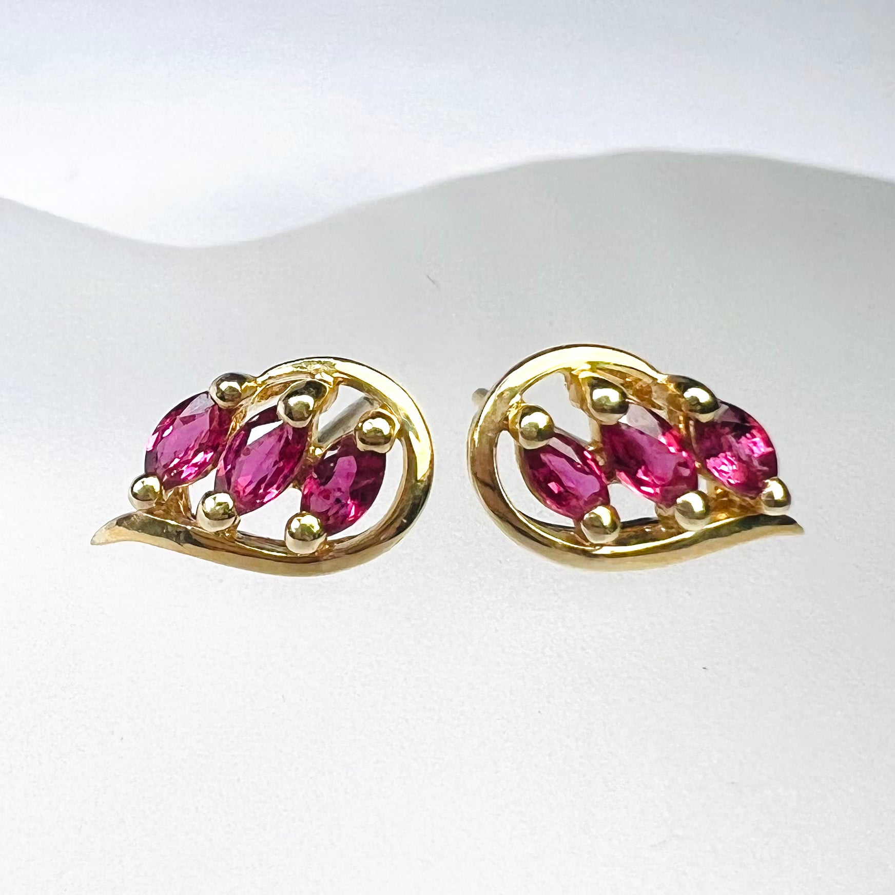 14K Yellow Gold Cherry Leaf .65ctw Ruby Earring Pushback Studs 12x6mm