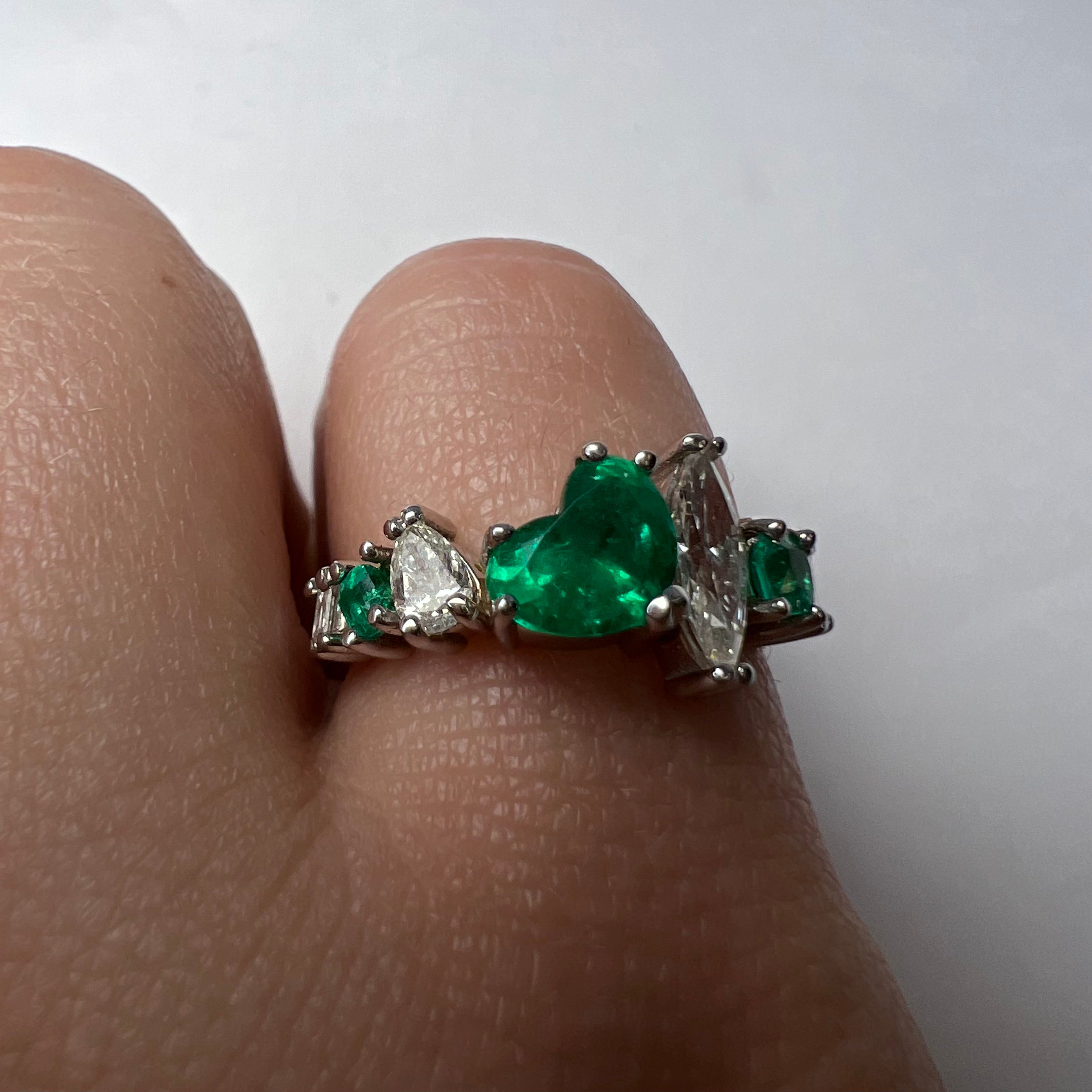 Solid 18K White Gold Multi-shape Diamond and Emerald Ring Band Size 5.5