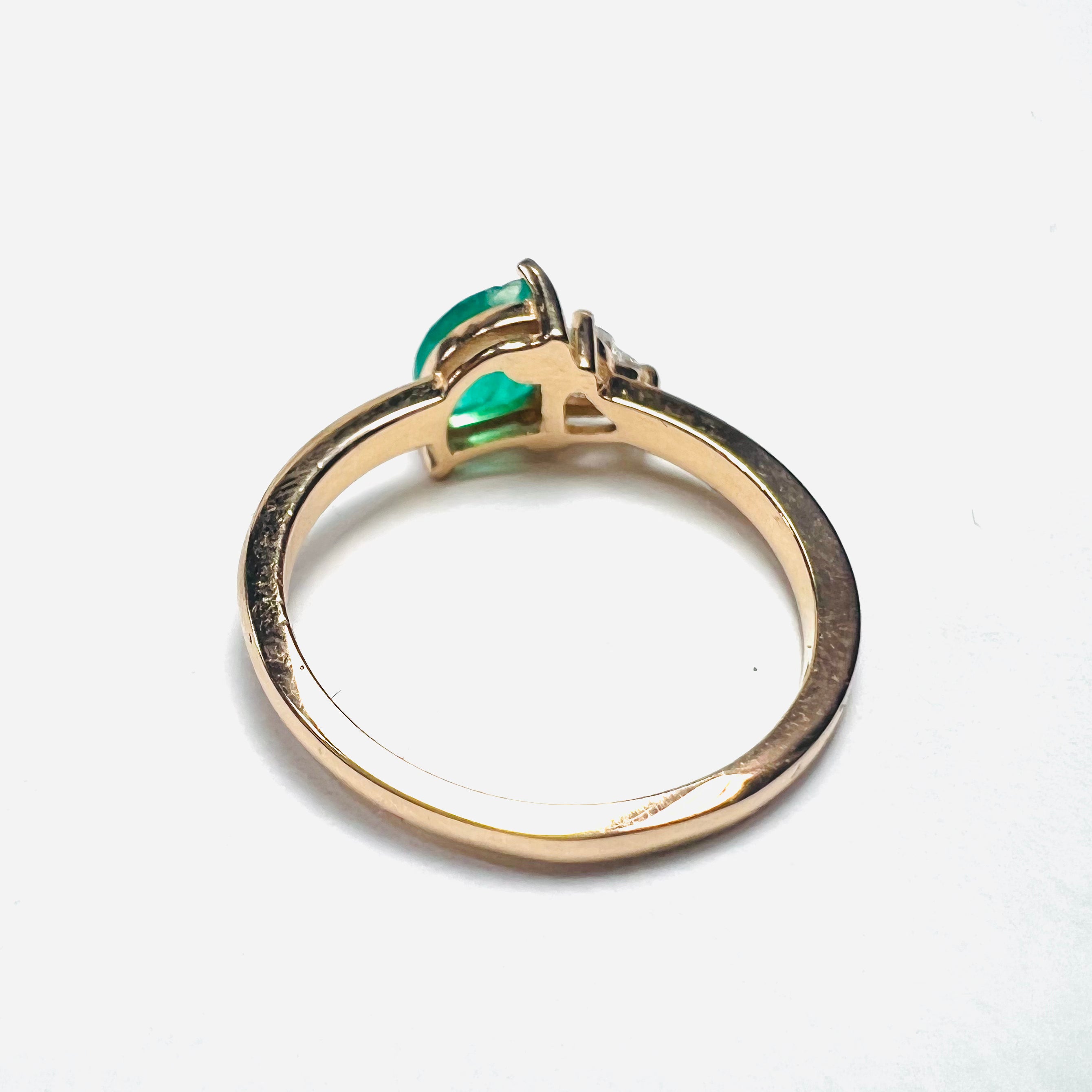 Solid 18K Rose Gold Diamond and Emerald Ring Band Size 7