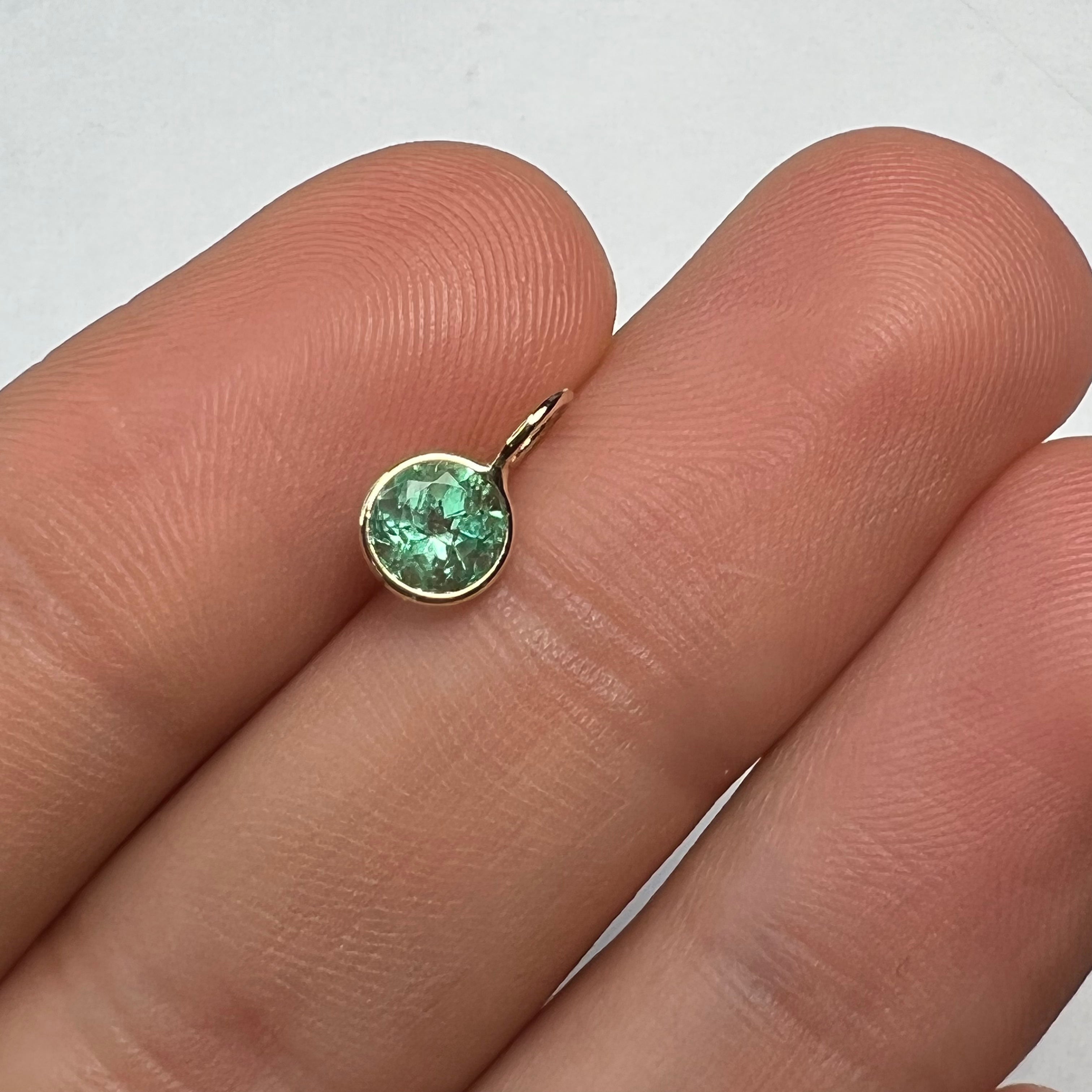 .80CT Natural Round Emerald 14K Yellow Gold Pendant Charm 10x5mm