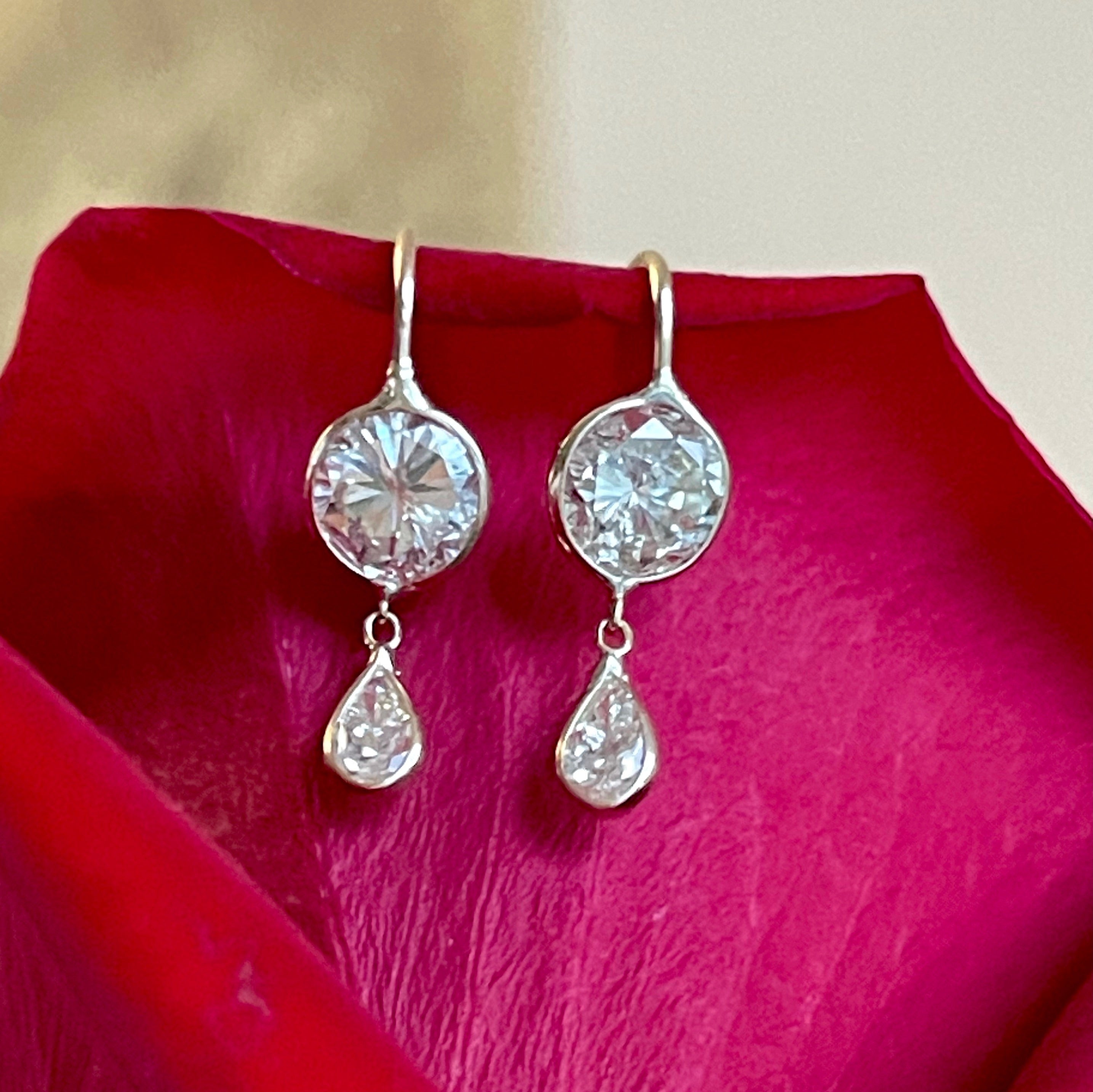 1.75 ctw Natural Round and Pear Diamond Dangle Drop Earrings