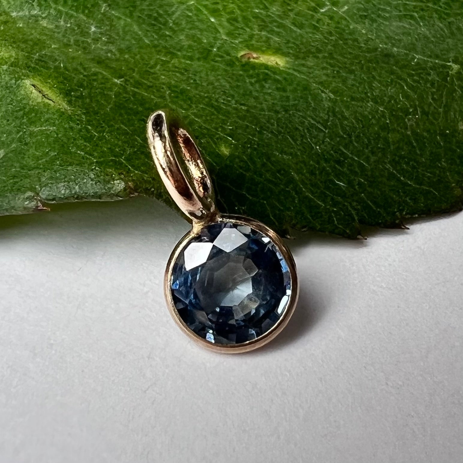 Natural Round Sapphire 14K Yellow Gold Pendant Charm 10x5mm