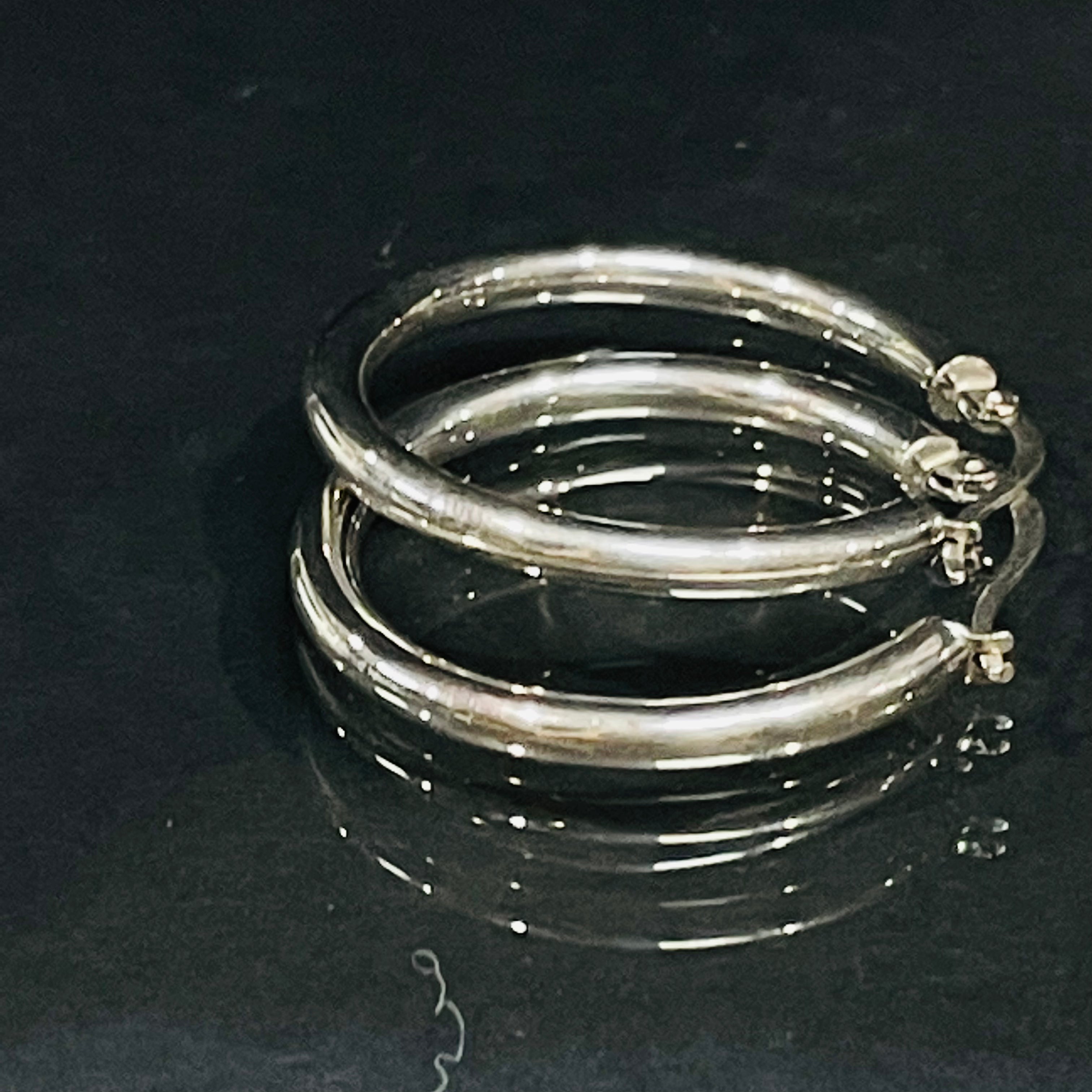 1.25” 2.5mm 14K White Gold Sleek Hoop Earrings